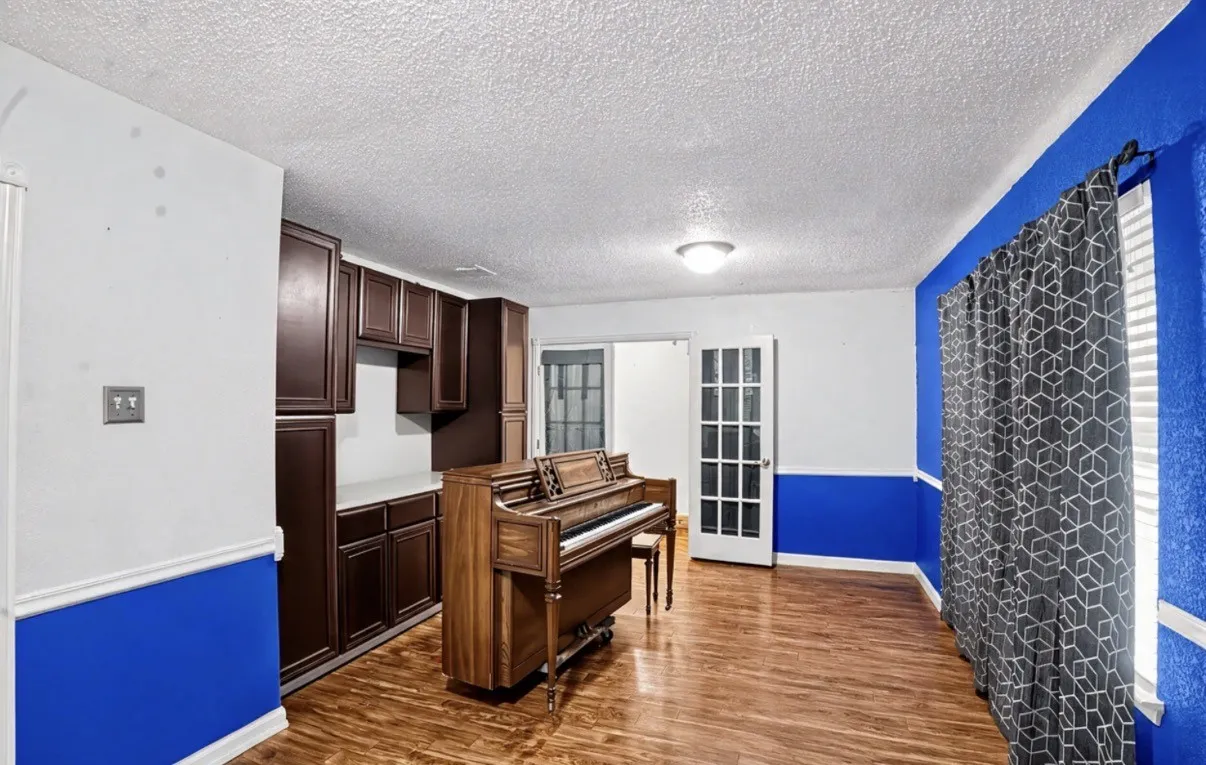 Single Family Residence For Sale in Mc Lennan County , 110 Kingsbury Way, Hewitt, Texas 76643, 3 Bedroom, 2 Bathroom, 2 Garage spaces, 1,883 Sqft, built in 1978, mls#21388638, Real Estate Agent in Hewitt, Homes For Sale in Mc Lennan county, Homes For Sale in Hewitt, Realtor in Hewitt Texas, Real Estate Brokerage Independent Realty Texas, Luminita Cordes Realtor