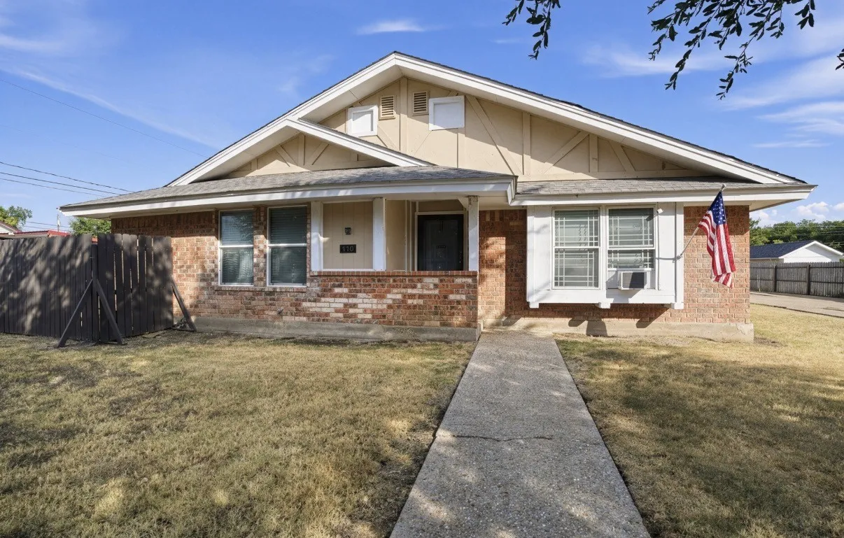 Single Family Residence For Sale in Mc Lennan County , 110 Kingsbury Way, Hewitt, Texas 76643, 3 Bedroom, 2 Bathroom, 2 Garage spaces, 1,883 Sqft, built in 1978, mls#21388638, Real Estate Agent in Hewitt, Homes For Sale in Mc Lennan county, Homes For Sale in Hewitt, Realtor in Hewitt Texas, Real Estate Brokerage Independent Realty Texas, Luminita Cordes Realtor
