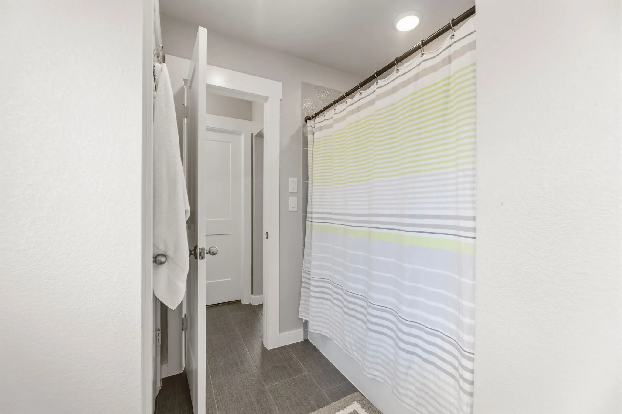 Jack n Jill Bathroom upstairs