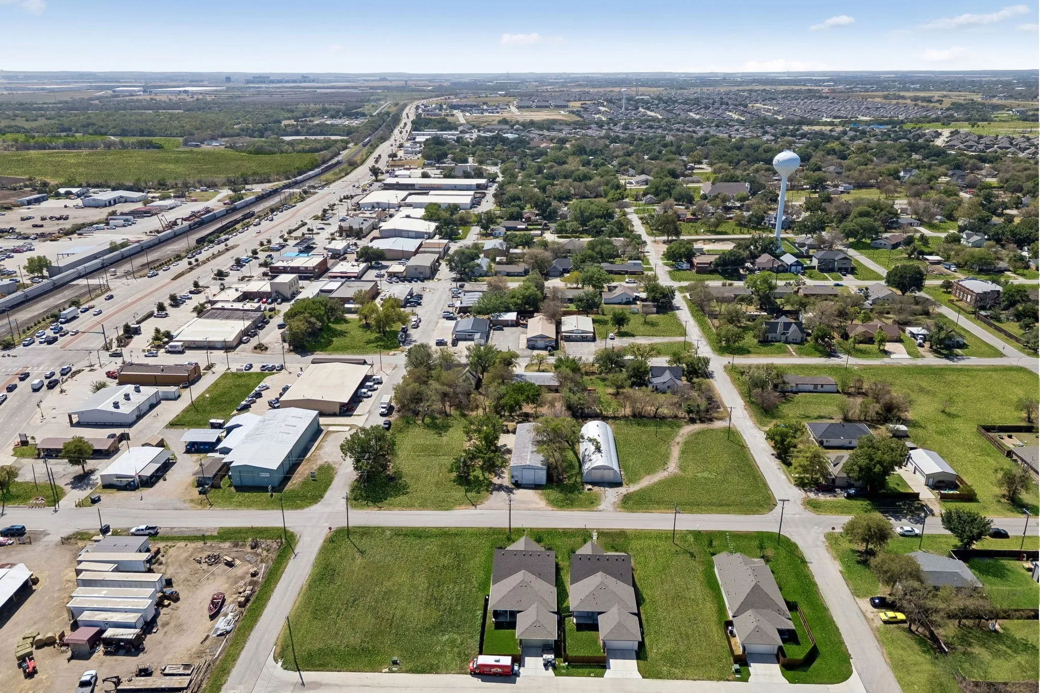 Single Family Residence For Sale in Denton County , 208 W 6th Street, Justin, Texas 76247, 3 Bedroom, 2 Bathroom, 2 Garage spaces, 1,916 Sqft, built in 2023, mls#21388105, Real Estate Agent in Justin, Homes For Sale in Denton county, Homes For Sale in Justin, Realtor in Justin Texas, Real Estate Brokerage Independent Realty Texas, Luminita Cordes Realtor
