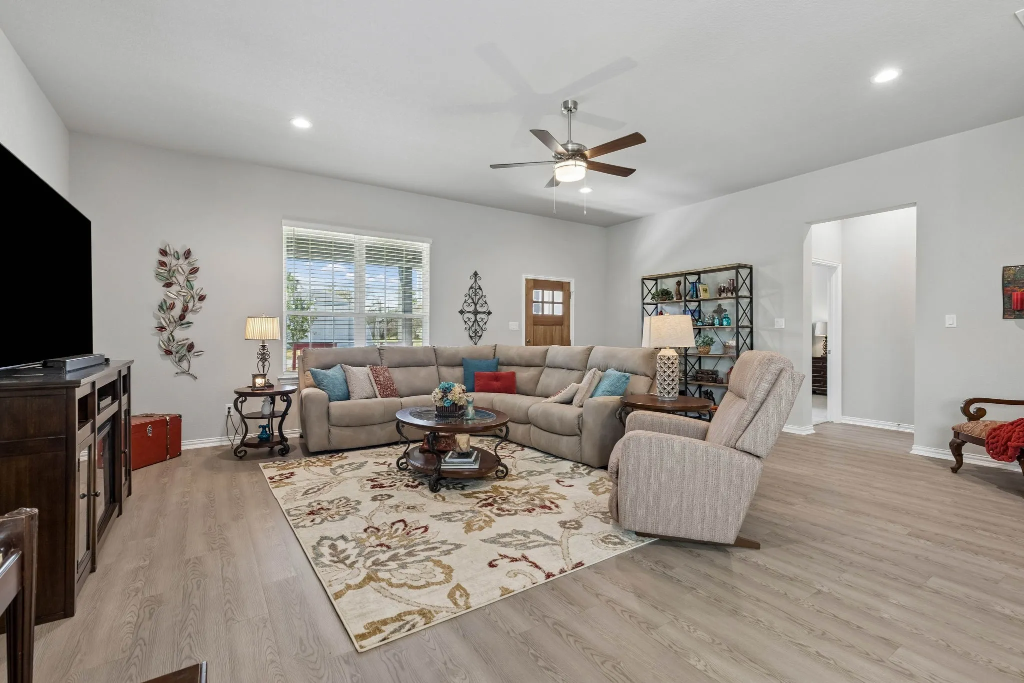 Single Family Residence For Sale in Denton County , 208 W 6th Street, Justin, Texas 76247, 3 Bedroom, 2 Bathroom, 2 Garage spaces, 1,916 Sqft, built in 2023, mls#21388105, Real Estate Agent in Justin, Homes For Sale in Denton county, Homes For Sale in Justin, Realtor in Justin Texas, Real Estate Brokerage Independent Realty Texas, Luminita Cordes Realtor