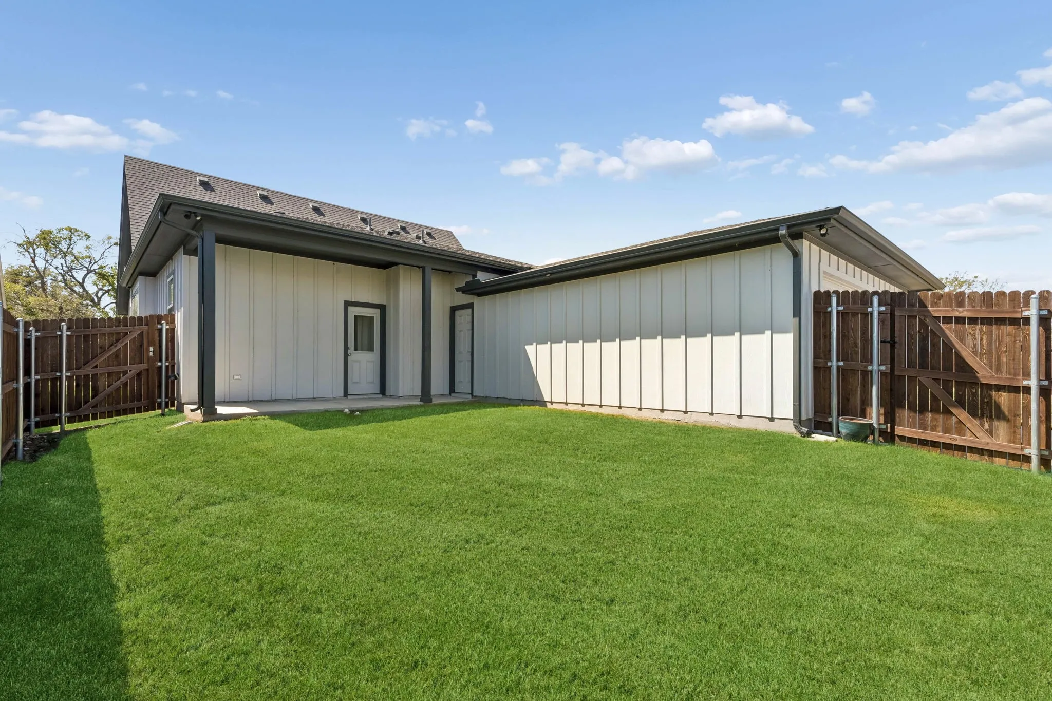 Single Family Residence For Sale in Denton County , 208 W 6th Street, Justin, Texas 76247, 3 Bedroom, 2 Bathroom, 2 Garage spaces, 1,916 Sqft, built in 2023, mls#21388105, Real Estate Agent in Justin, Homes For Sale in Denton county, Homes For Sale in Justin, Realtor in Justin Texas, Real Estate Brokerage Independent Realty Texas, Luminita Cordes Realtor