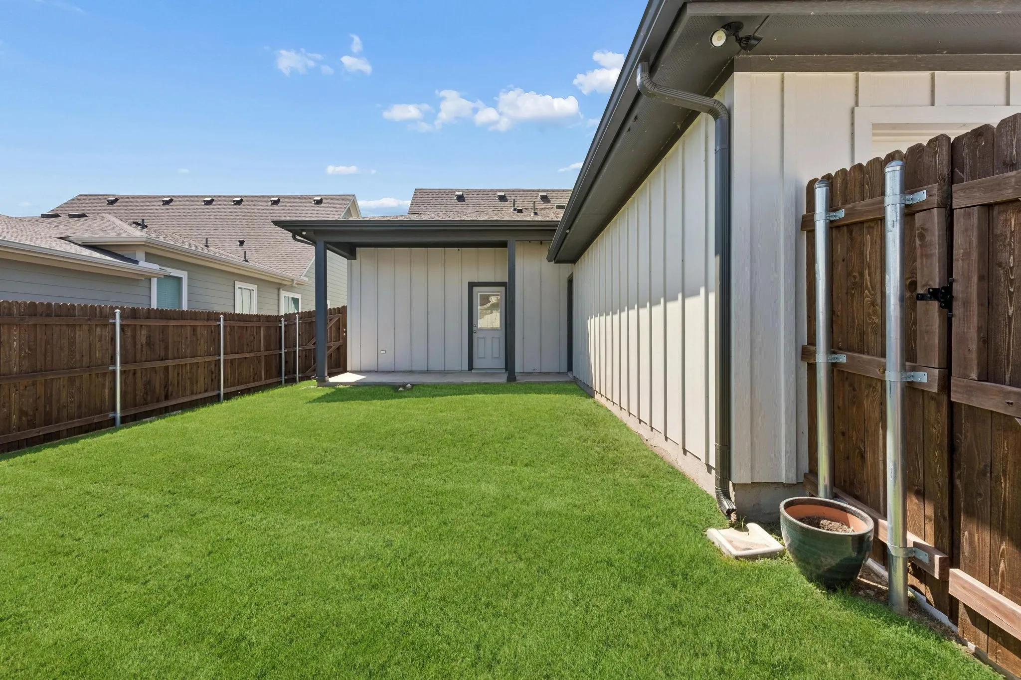 Single Family Residence For Sale in Denton County , 208 W 6th Street, Justin, Texas 76247, 3 Bedroom, 2 Bathroom, 2 Garage spaces, 1,916 Sqft, built in 2023, mls#21388105, Real Estate Agent in Justin, Homes For Sale in Denton county, Homes For Sale in Justin, Realtor in Justin Texas, Real Estate Brokerage Independent Realty Texas, Luminita Cordes Realtor