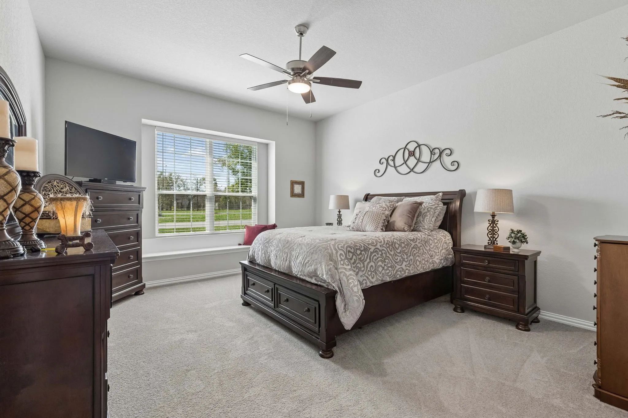 Single Family Residence For Sale in Denton County , 208 W 6th Street, Justin, Texas 76247, 3 Bedroom, 2 Bathroom, 2 Garage spaces, 1,916 Sqft, built in 2023, mls#21388105, Real Estate Agent in Justin, Homes For Sale in Denton county, Homes For Sale in Justin, Realtor in Justin Texas, Real Estate Brokerage Independent Realty Texas, Luminita Cordes Realtor