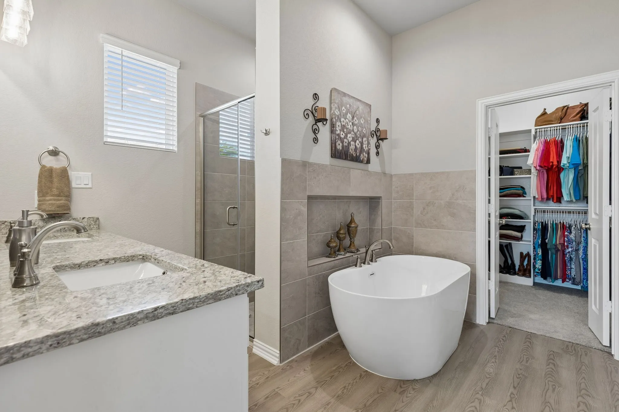 Single Family Residence For Sale in Denton County , 208 W 6th Street, Justin, Texas 76247, 3 Bedroom, 2 Bathroom, 2 Garage spaces, 1,916 Sqft, built in 2023, mls#21388105, Real Estate Agent in Justin, Homes For Sale in Denton county, Homes For Sale in Justin, Realtor in Justin Texas, Real Estate Brokerage Independent Realty Texas, Luminita Cordes Realtor