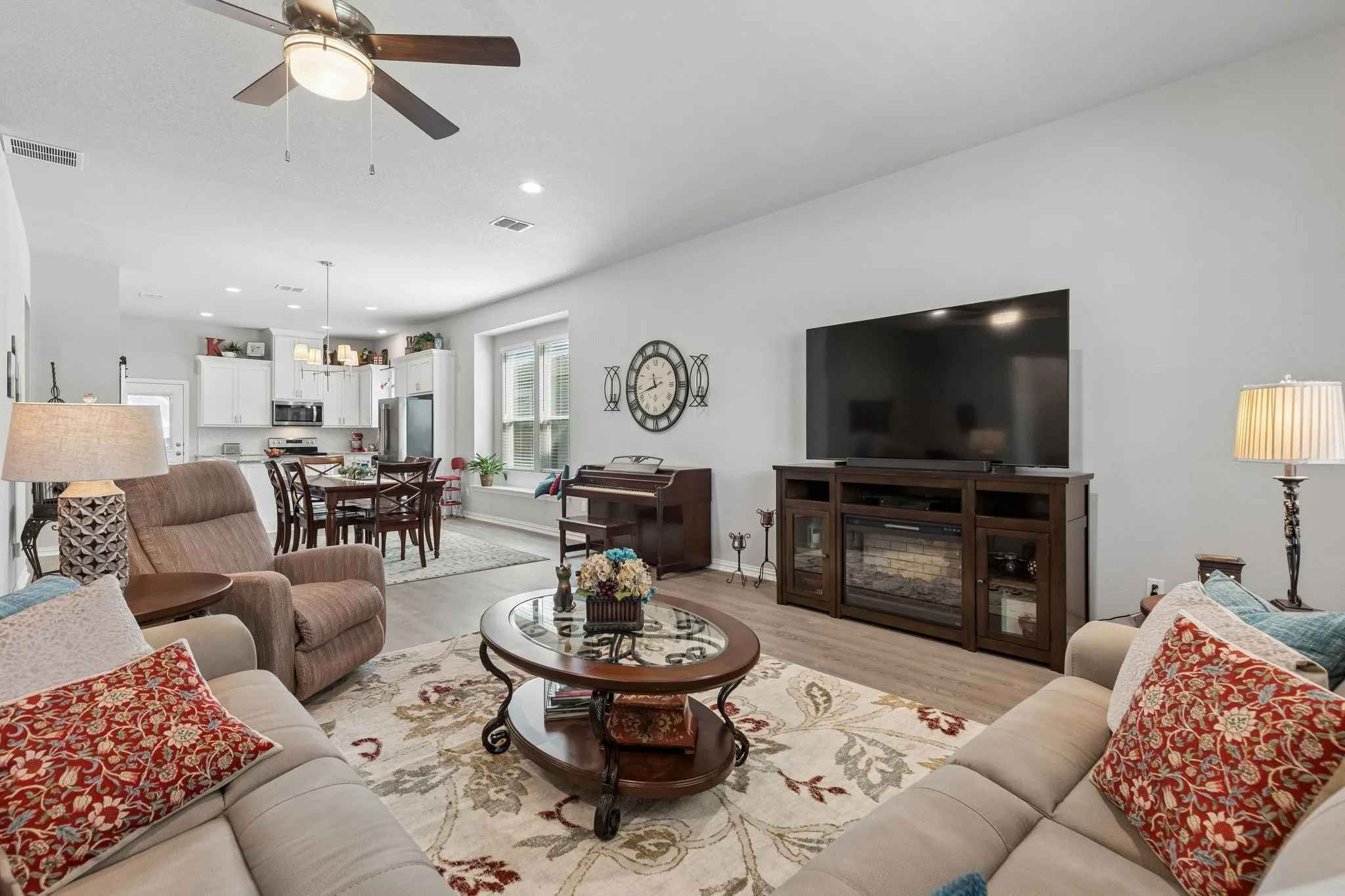Single Family Residence For Sale in Denton County , 208 W 6th Street, Justin, Texas 76247, 3 Bedroom, 2 Bathroom, 2 Garage spaces, 1,916 Sqft, built in 2023, mls#21388105, Real Estate Agent in Justin, Homes For Sale in Denton county, Homes For Sale in Justin, Realtor in Justin Texas, Real Estate Brokerage Independent Realty Texas, Luminita Cordes Realtor
