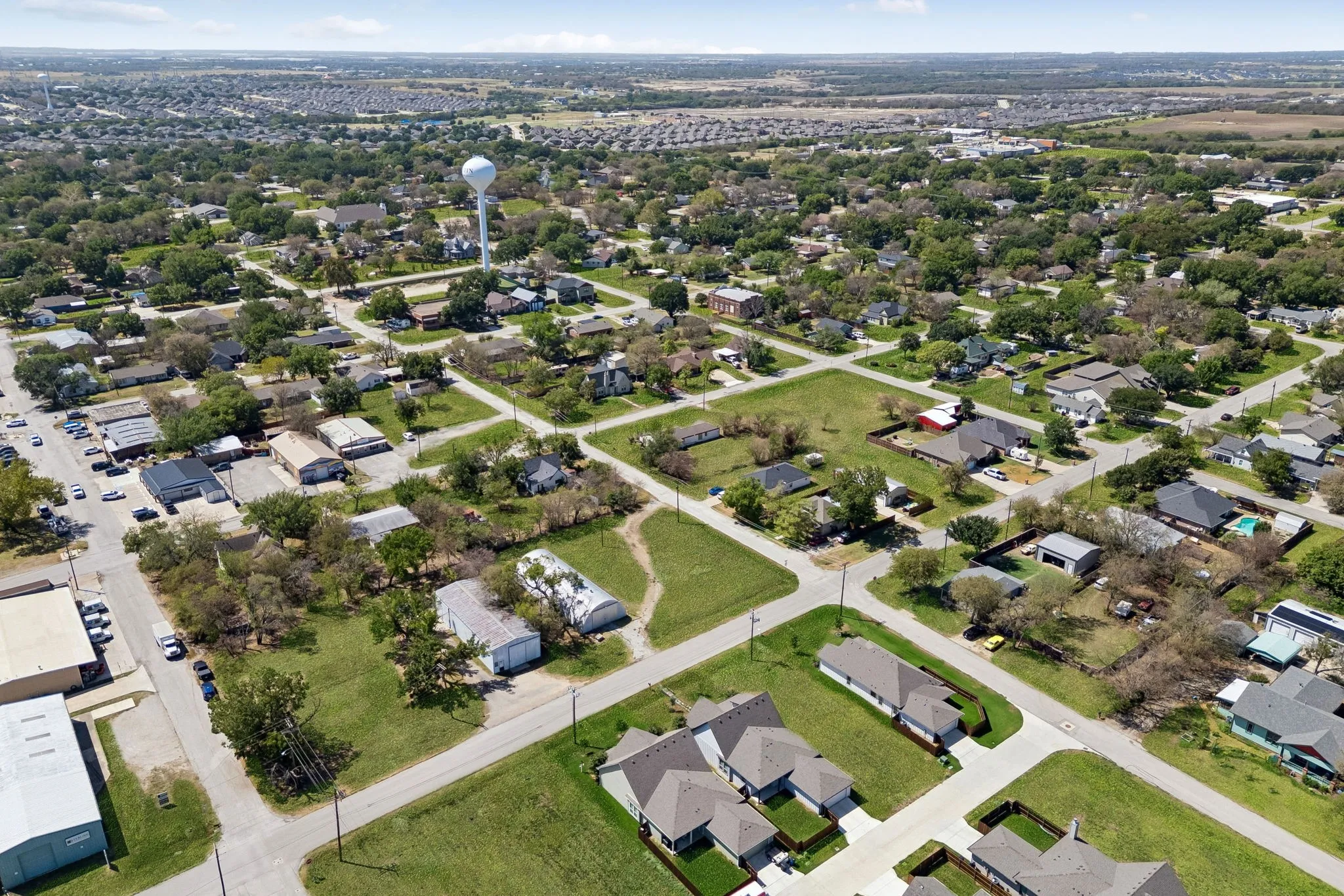 Single Family Residence For Sale in Denton County , 208 W 6th Street, Justin, Texas 76247, 3 Bedroom, 2 Bathroom, 2 Garage spaces, 1,916 Sqft, built in 2023, mls#21388105, Real Estate Agent in Justin, Homes For Sale in Denton county, Homes For Sale in Justin, Realtor in Justin Texas, Real Estate Brokerage Independent Realty Texas, Luminita Cordes Realtor