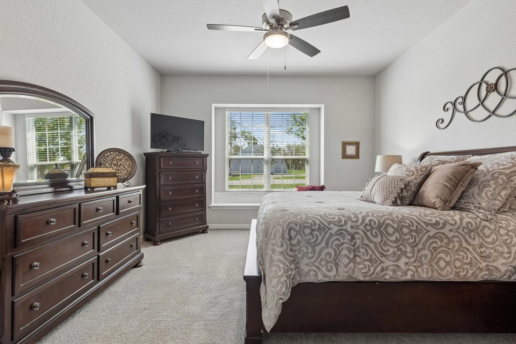 Single Family Residence For Sale in Denton County , 208 W 6th Street, Justin, Texas 76247, 3 Bedroom, 2 Bathroom, 2 Garage spaces, 1,916 Sqft, built in 2023, mls#21388105, Real Estate Agent in Justin, Homes For Sale in Denton county, Homes For Sale in Justin, Realtor in Justin Texas, Real Estate Brokerage Independent Realty Texas, Luminita Cordes Realtor