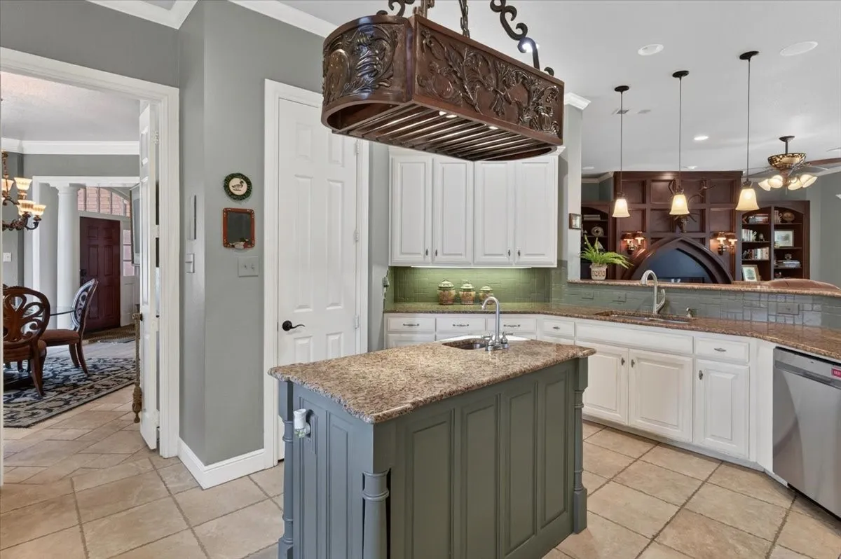 Single Family Residence For Sale in Tarrant County , 5133 Sealands Lane, Fort Worth, Texas 76116, 3 Bedroom, 3 Bathroom, 2 Garage spaces, 3,133 Sqft, built in 2003, mls#21388953, Real Estate Agent in Fort Worth, Homes For Sale in Tarrant county, Homes For Sale in Fort Worth, Realtor in Fort Worth Texas, Real Estate Brokerage Independent Realty Texas, Luminita Cordes Realtor