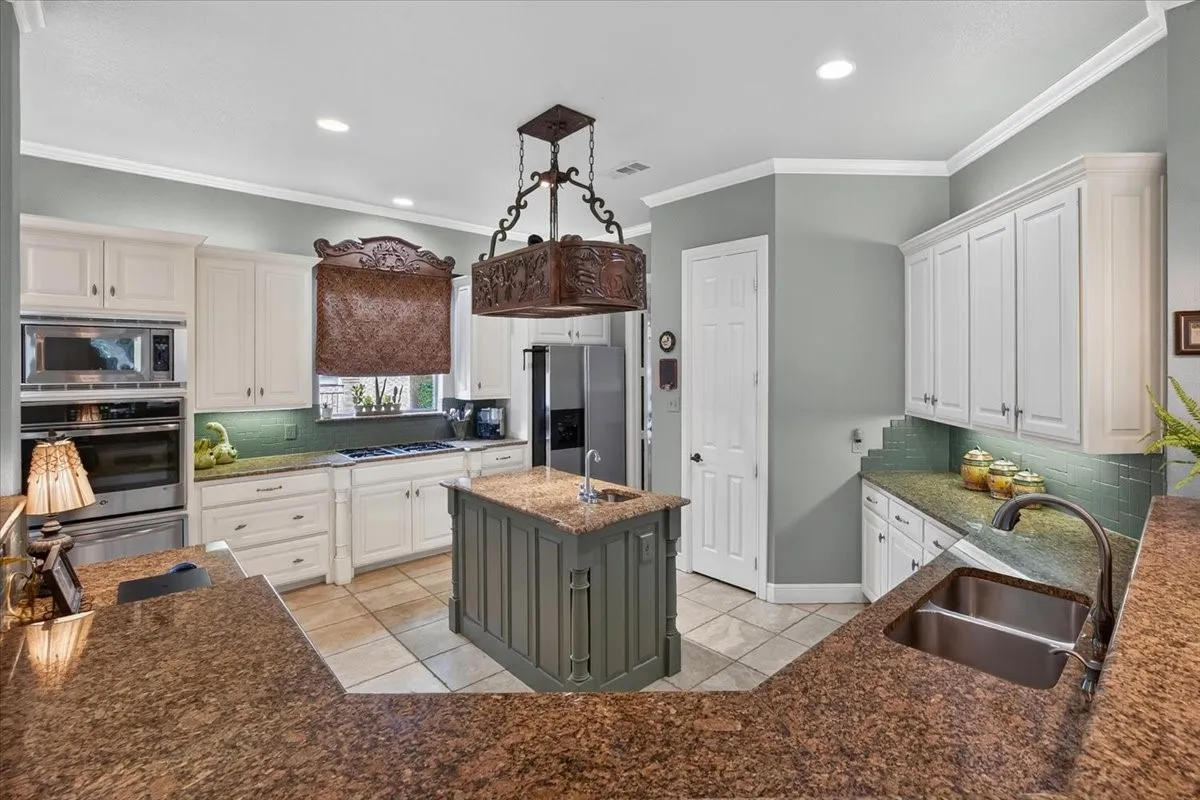 Single Family Residence For Sale in Tarrant County , 5133 Sealands Lane, Fort Worth, Texas 76116, 3 Bedroom, 3 Bathroom, 2 Garage spaces, 3,133 Sqft, built in 2003, mls#21388953, Real Estate Agent in Fort Worth, Homes For Sale in Tarrant county, Homes For Sale in Fort Worth, Realtor in Fort Worth Texas, Real Estate Brokerage Independent Realty Texas, Luminita Cordes Realtor