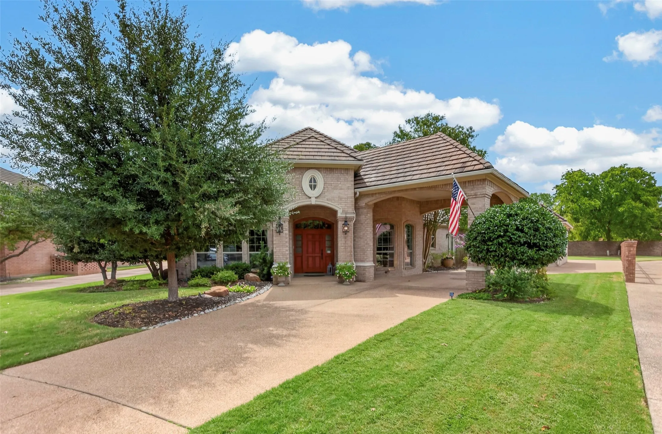 Single Family Residence For Sale in Tarrant County , 5133 Sealands Lane, Fort Worth, Texas 76116, 3 Bedroom, 3 Bathroom, 2 Garage spaces, 3,133 Sqft, built in 2003, mls#21388953, Real Estate Agent in Fort Worth, Homes For Sale in Tarrant county, Homes For Sale in Fort Worth, Realtor in Fort Worth Texas, Real Estate Brokerage Independent Realty Texas, Luminita Cordes Realtor