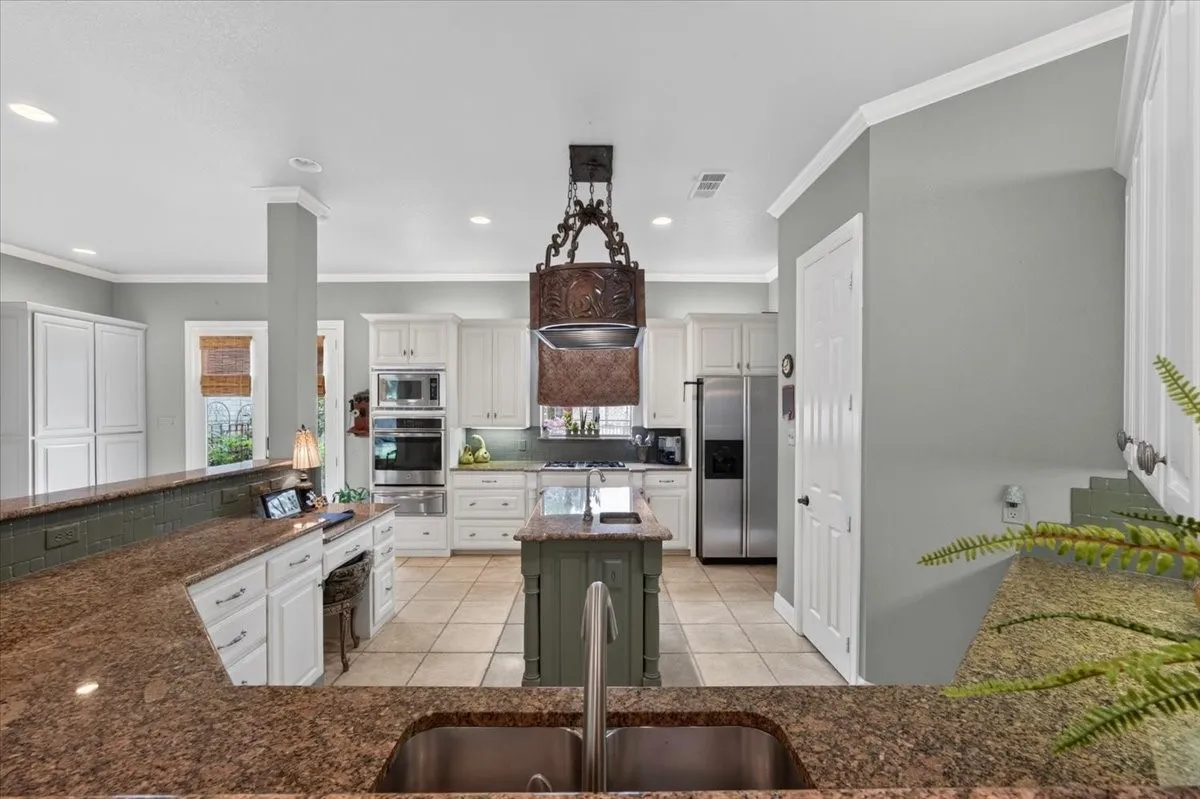 Single Family Residence For Sale in Tarrant County , 5133 Sealands Lane, Fort Worth, Texas 76116, 3 Bedroom, 3 Bathroom, 2 Garage spaces, 3,133 Sqft, built in 2003, mls#21388953, Real Estate Agent in Fort Worth, Homes For Sale in Tarrant county, Homes For Sale in Fort Worth, Realtor in Fort Worth Texas, Real Estate Brokerage Independent Realty Texas, Luminita Cordes Realtor