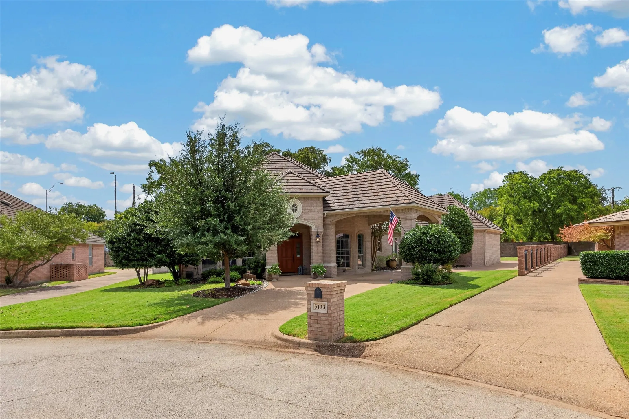 Single Family Residence For Sale in Tarrant County , 5133 Sealands Lane, Fort Worth, Texas 76116, 3 Bedroom, 3 Bathroom, 2 Garage spaces, 3,133 Sqft, built in 2003, mls#21388953, Real Estate Agent in Fort Worth, Homes For Sale in Tarrant county, Homes For Sale in Fort Worth, Realtor in Fort Worth Texas, Real Estate Brokerage Independent Realty Texas, Luminita Cordes Realtor
