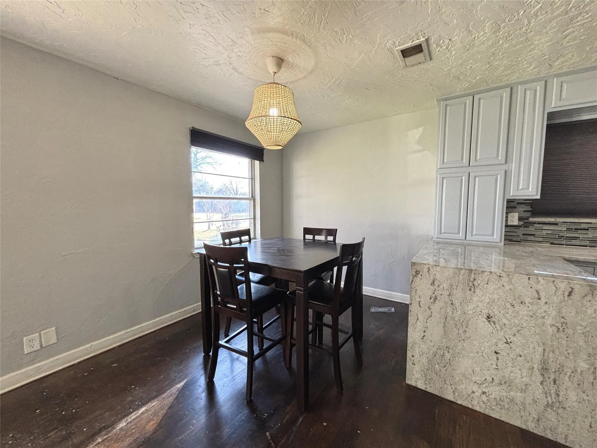 Single Family Residence For Rent in Dallas County , 1601 Park Place, Irving, Texas 75061, 3 Bedroom, 1 Bathroom, Garage spaces, 1,071 Sqft, built in 1956, mls#21389487, Real Estate Agent in Irving, Homes For Rent in Dallas county, Homes For Rent in Irving, Realtor in Irving Texas, Real Estate Brokerage Independent Realty Texas, Luminita Cordes Realtor