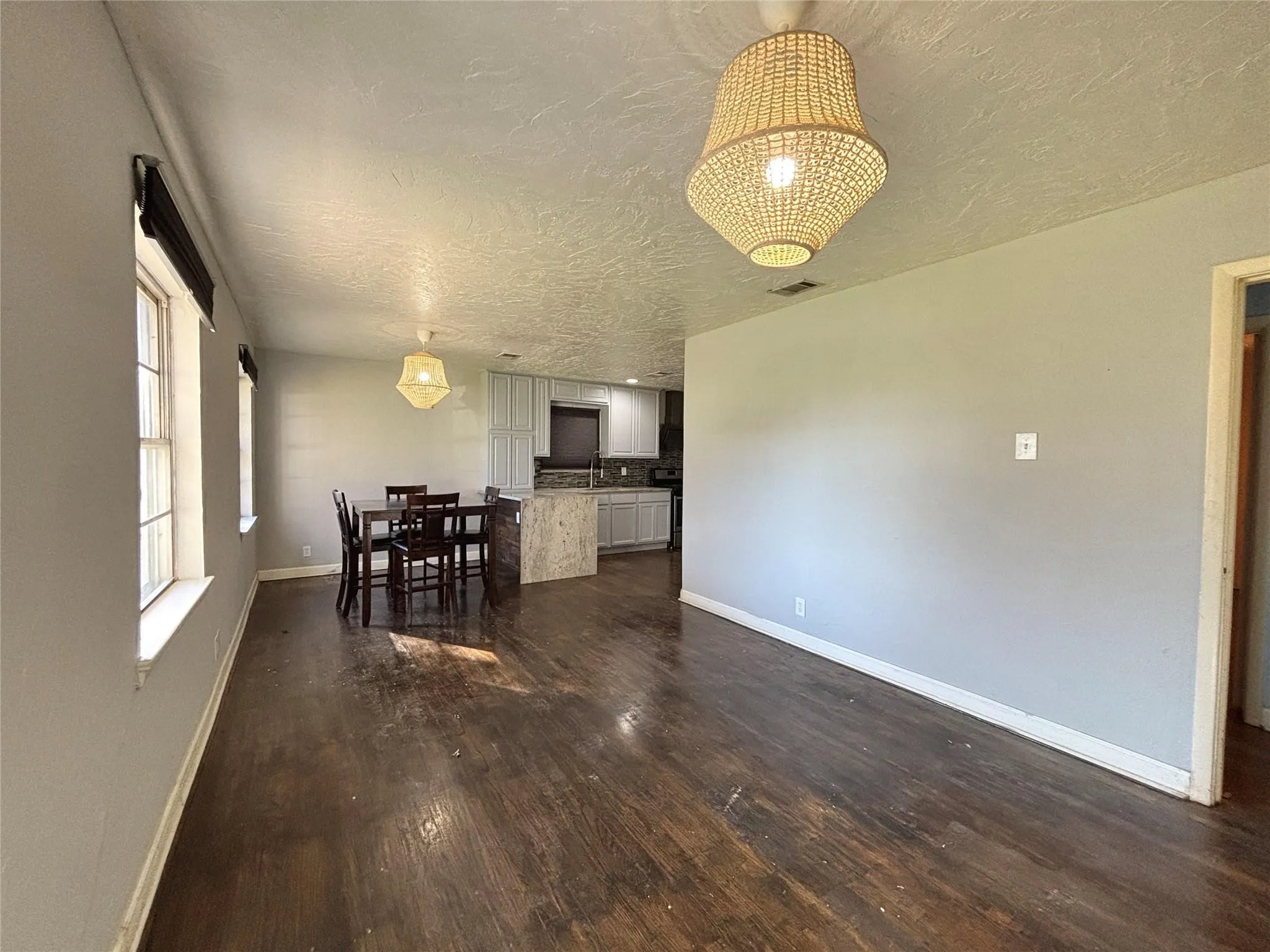Single Family Residence For Rent in Dallas County , 1601 Park Place, Irving, Texas 75061, 3 Bedroom, 1 Bathroom, Garage spaces, 1,071 Sqft, built in 1956, mls#21389487, Real Estate Agent in Irving, Homes For Rent in Dallas county, Homes For Rent in Irving, Realtor in Irving Texas, Real Estate Brokerage Independent Realty Texas, Luminita Cordes Realtor