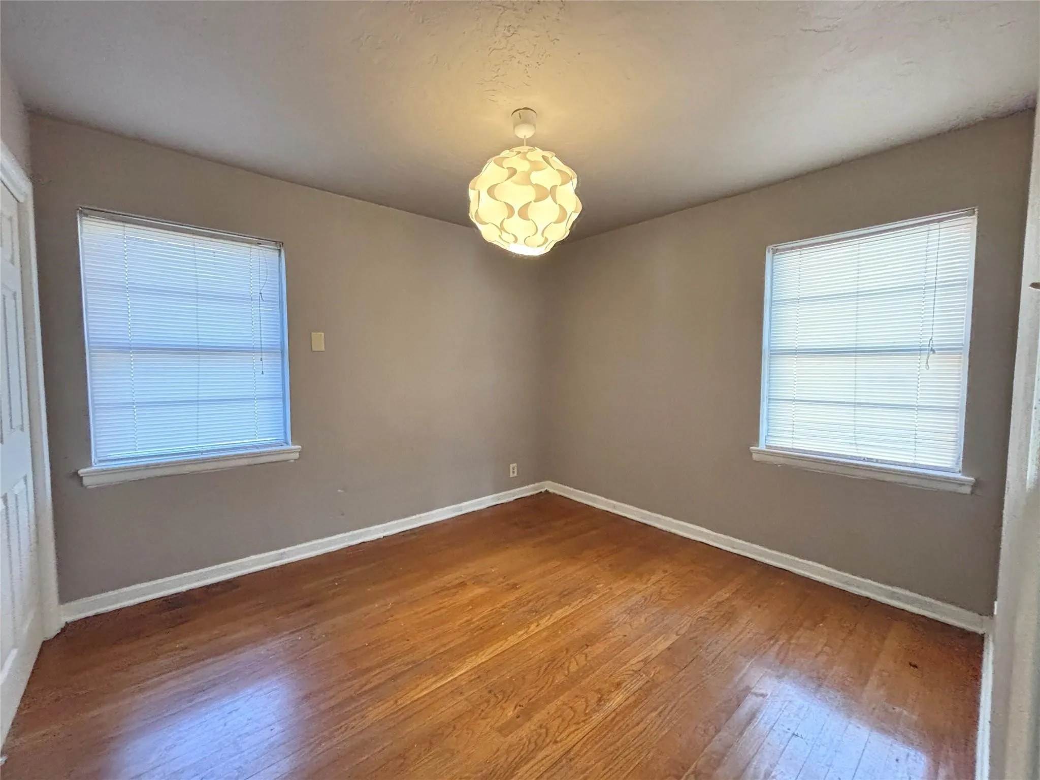 Single Family Residence For Rent in Dallas County , 1601 Park Place, Irving, Texas 75061, 3 Bedroom, 1 Bathroom, Garage spaces, 1,071 Sqft, built in 1956, mls#21389487, Real Estate Agent in Irving, Homes For Rent in Dallas county, Homes For Rent in Irving, Realtor in Irving Texas, Real Estate Brokerage Independent Realty Texas, Luminita Cordes Realtor