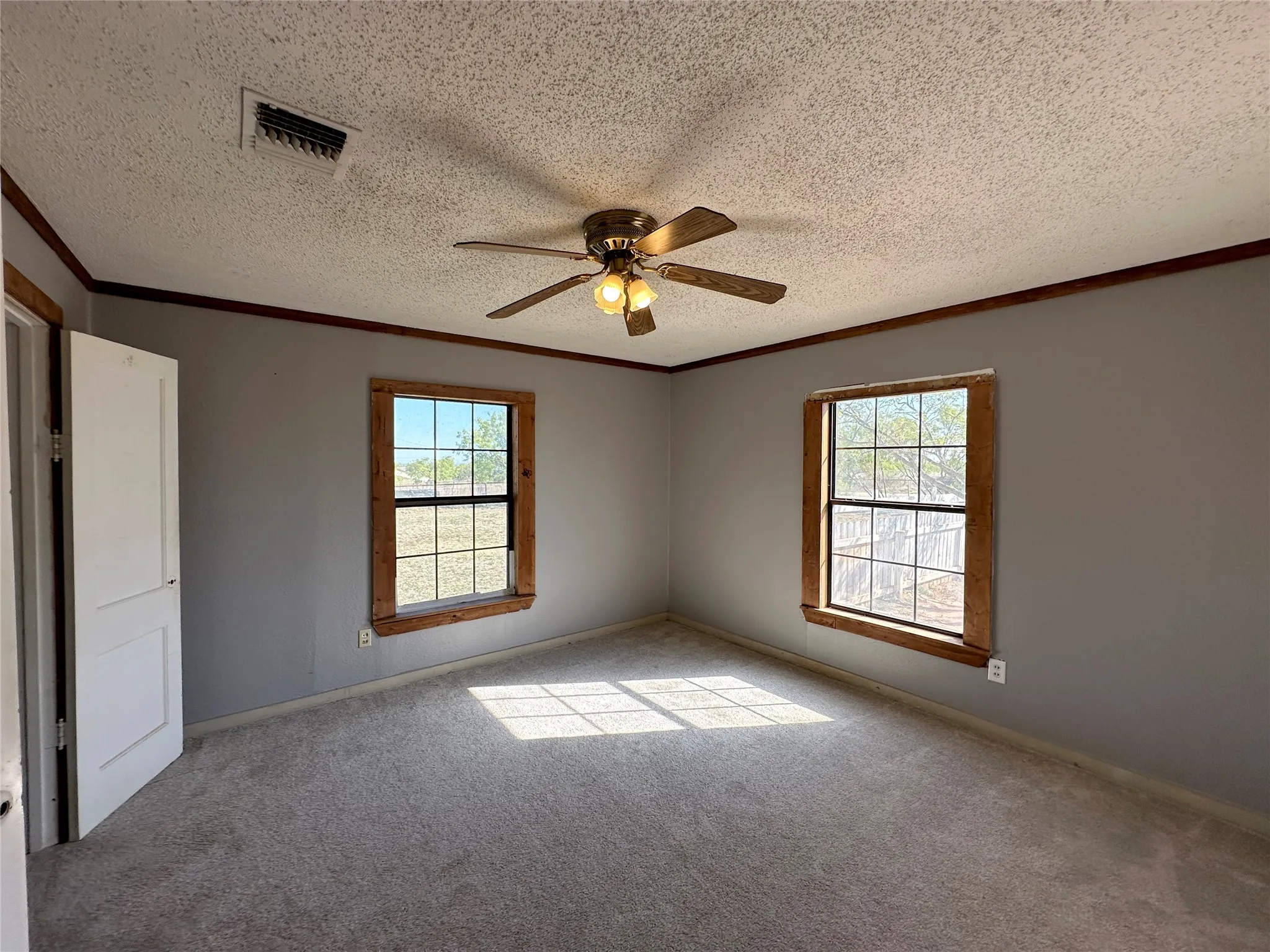 Single Family Residence For Sale in Nolan County , 510 County Road 129, Trent, Texas 79561, 2 Bedroom, 2 Bathroom, Garage spaces, 1,671 Sqft, built in 1971, mls#21389474, Real Estate Agent in Trent, Homes For Sale in Nolan county, Homes For Sale in Trent, Realtor in Trent Texas, Real Estate Brokerage Independent Realty Texas, Luminita Cordes Realtor