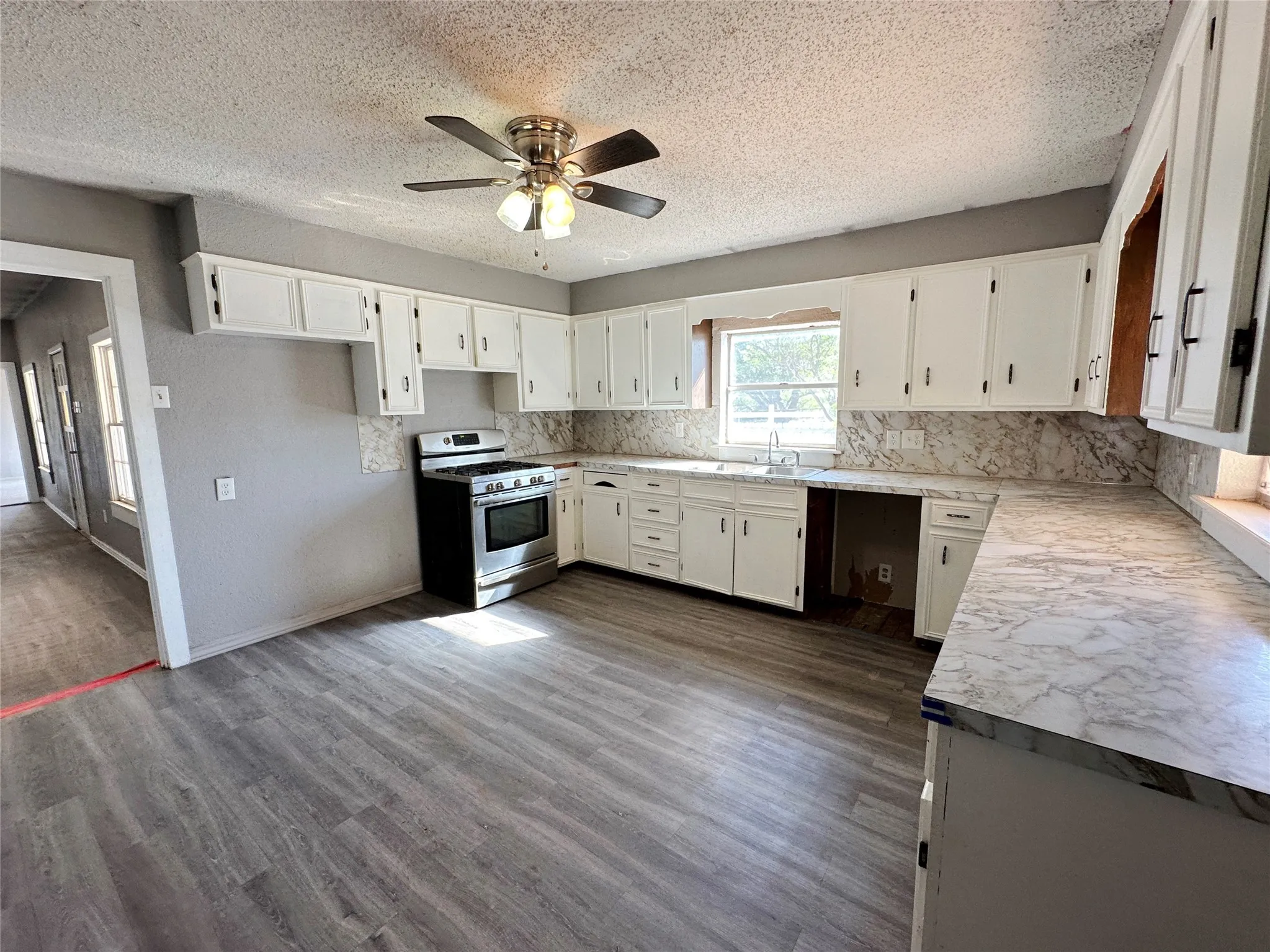 Single Family Residence For Sale in Nolan County , 510 County Road 129, Trent, Texas 79561, 2 Bedroom, 2 Bathroom, Garage spaces, 1,671 Sqft, built in 1971, mls#21389474, Real Estate Agent in Trent, Homes For Sale in Nolan county, Homes For Sale in Trent, Realtor in Trent Texas, Real Estate Brokerage Independent Realty Texas, Luminita Cordes Realtor