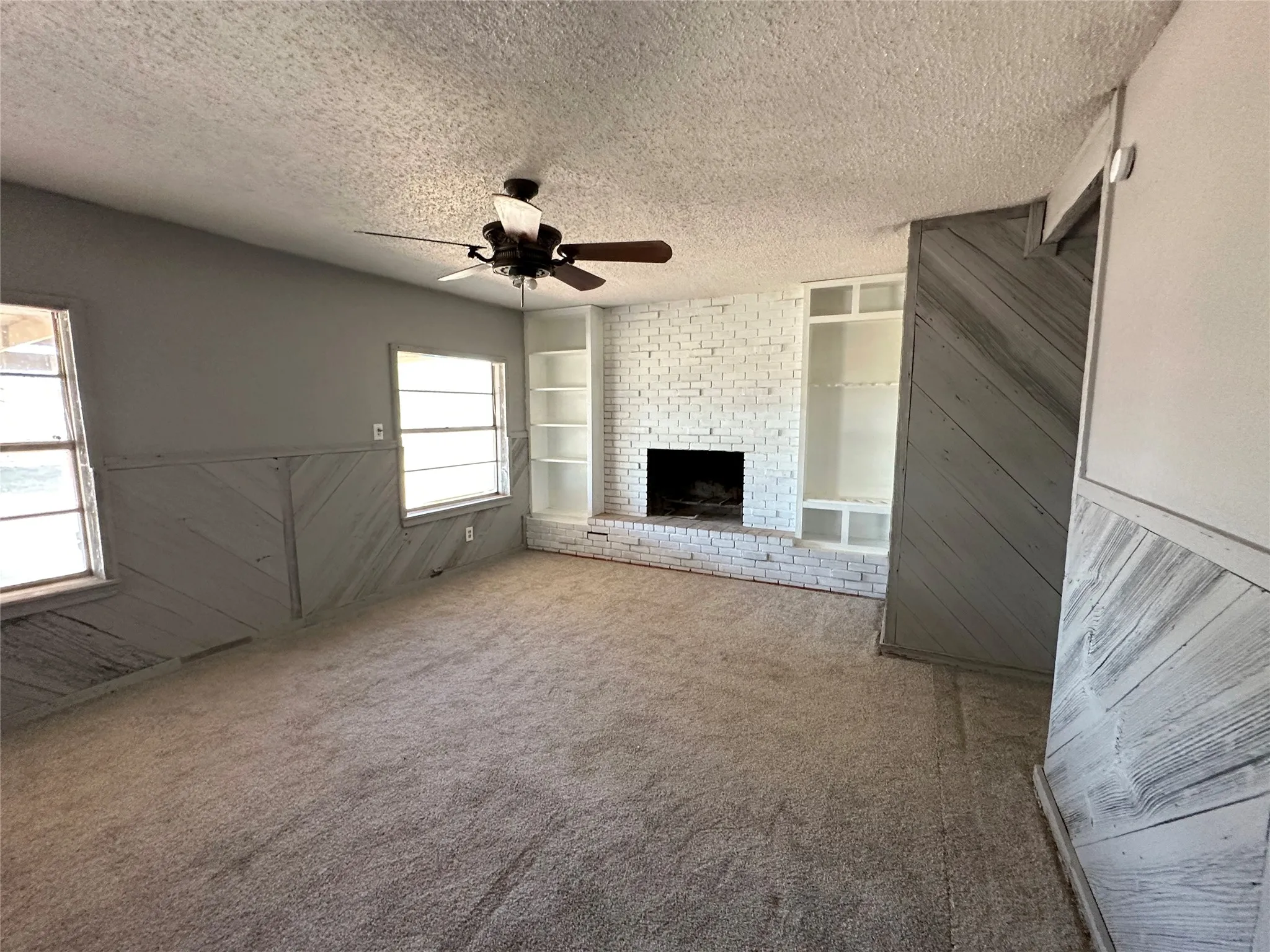 Single Family Residence For Sale in Nolan County , 510 County Road 129, Trent, Texas 79561, 2 Bedroom, 2 Bathroom, Garage spaces, 1,671 Sqft, built in 1971, mls#21389474, Real Estate Agent in Trent, Homes For Sale in Nolan county, Homes For Sale in Trent, Realtor in Trent Texas, Real Estate Brokerage Independent Realty Texas, Luminita Cordes Realtor