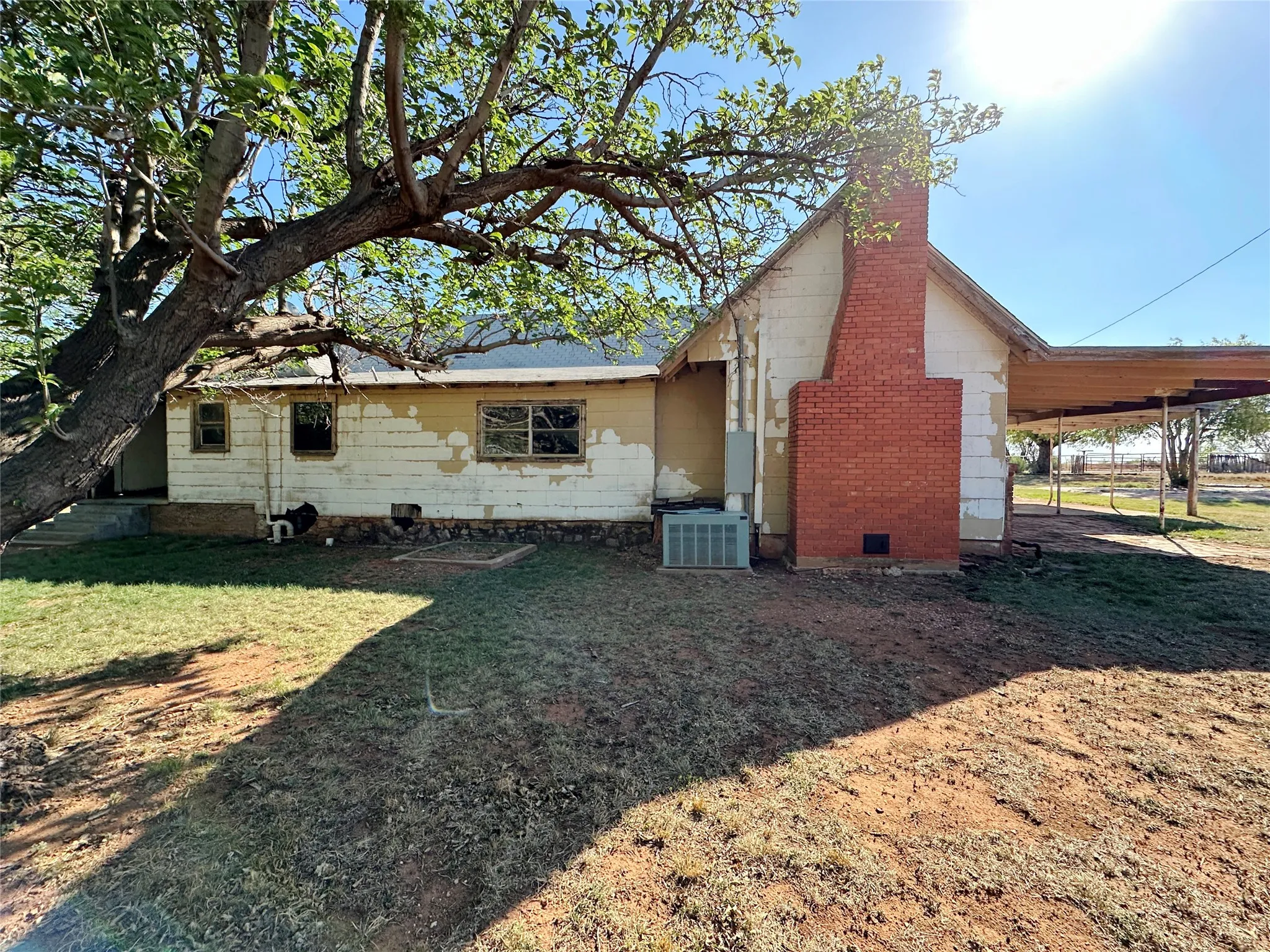 Single Family Residence For Sale in Nolan County , 510 County Road 129, Trent, Texas 79561, 2 Bedroom, 2 Bathroom, Garage spaces, 1,671 Sqft, built in 1971, mls#21389474, Real Estate Agent in Trent, Homes For Sale in Nolan county, Homes For Sale in Trent, Realtor in Trent Texas, Real Estate Brokerage Independent Realty Texas, Luminita Cordes Realtor