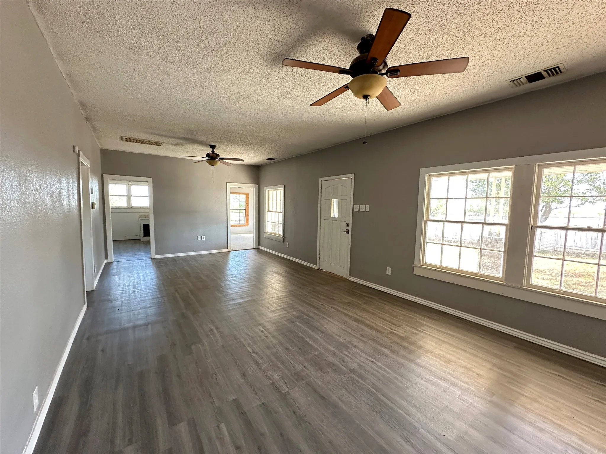 Single Family Residence For Sale in Nolan County , 510 County Road 129, Trent, Texas 79561, 2 Bedroom, 2 Bathroom, Garage spaces, 1,671 Sqft, built in 1971, mls#21389474, Real Estate Agent in Trent, Homes For Sale in Nolan county, Homes For Sale in Trent, Realtor in Trent Texas, Real Estate Brokerage Independent Realty Texas, Luminita Cordes Realtor