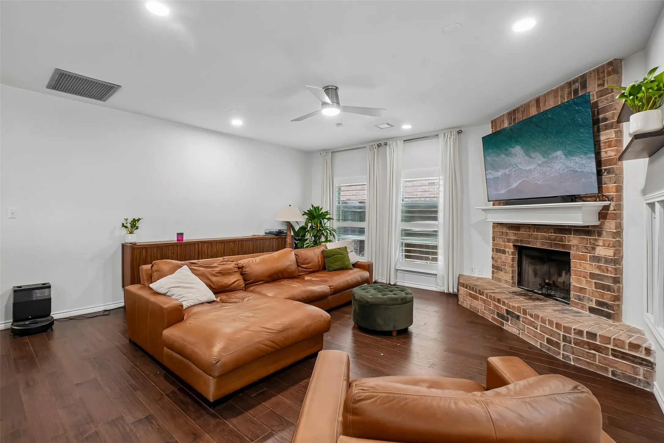 Single Family Residence For Sale in Tarrant County , 8520 Hornbeam Drive, Fort Worth, Texas 76123, 4 Bedroom, 4 Bathroom, 2 Garage spaces, 2,621 Sqft, built in 2007, mls#21387999, Real Estate Agent in Fort Worth, Homes For Sale in Tarrant county, Homes For Sale in Fort Worth, Realtor in Fort Worth Texas, Real Estate Brokerage Independent Realty Texas, Luminita Cordes Realtor