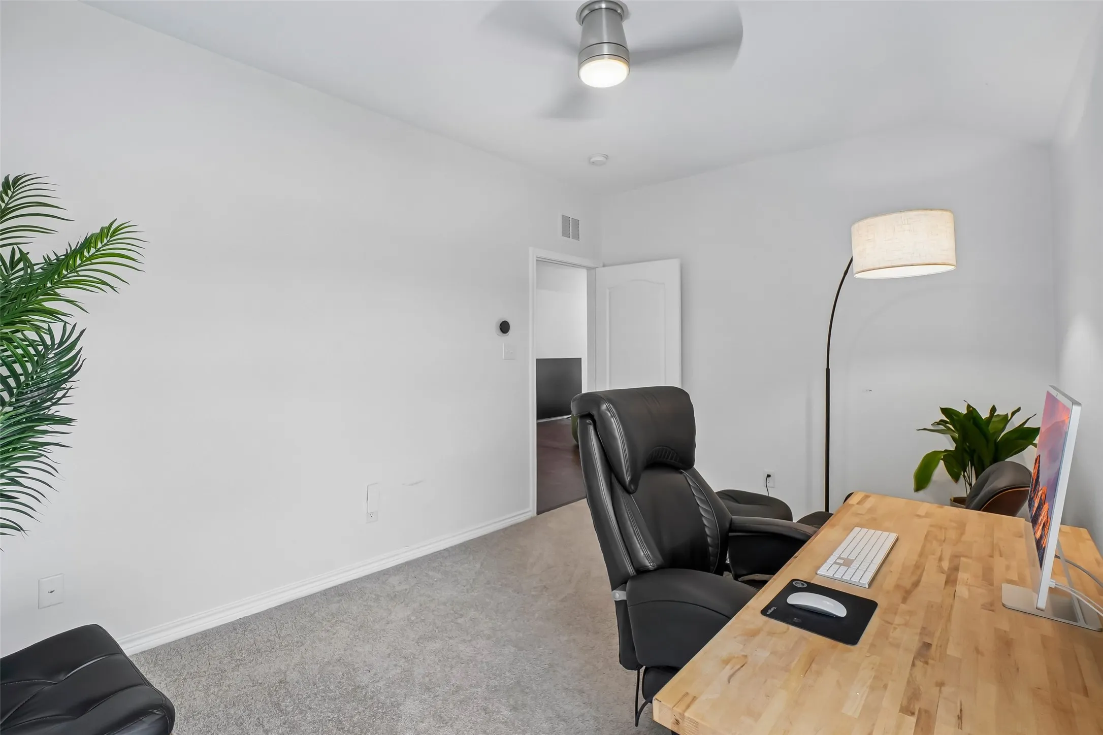 Single Family Residence For Sale in Tarrant County , 8520 Hornbeam Drive, Fort Worth, Texas 76123, 4 Bedroom, 4 Bathroom, 2 Garage spaces, 2,621 Sqft, built in 2007, mls#21387999, Real Estate Agent in Fort Worth, Homes For Sale in Tarrant county, Homes For Sale in Fort Worth, Realtor in Fort Worth Texas, Real Estate Brokerage Independent Realty Texas, Luminita Cordes Realtor