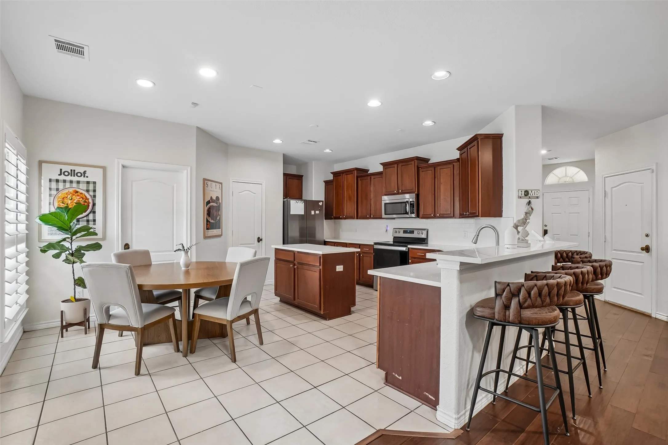 Single Family Residence For Sale in Tarrant County , 8520 Hornbeam Drive, Fort Worth, Texas 76123, 4 Bedroom, 4 Bathroom, 2 Garage spaces, 2,621 Sqft, built in 2007, mls#21387999, Real Estate Agent in Fort Worth, Homes For Sale in Tarrant county, Homes For Sale in Fort Worth, Realtor in Fort Worth Texas, Real Estate Brokerage Independent Realty Texas, Luminita Cordes Realtor