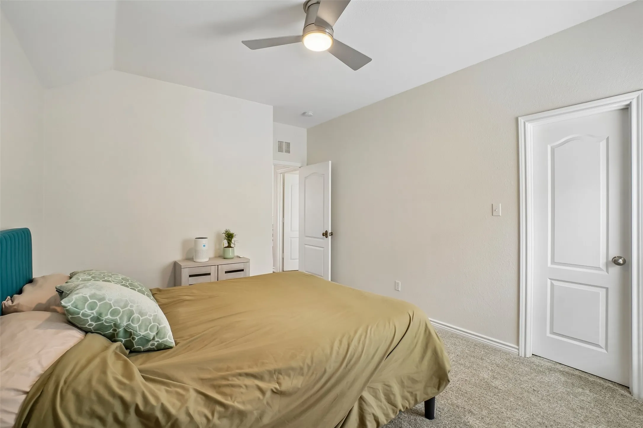 Single Family Residence For Sale in Tarrant County , 8520 Hornbeam Drive, Fort Worth, Texas 76123, 4 Bedroom, 4 Bathroom, 2 Garage spaces, 2,621 Sqft, built in 2007, mls#21387999, Real Estate Agent in Fort Worth, Homes For Sale in Tarrant county, Homes For Sale in Fort Worth, Realtor in Fort Worth Texas, Real Estate Brokerage Independent Realty Texas, Luminita Cordes Realtor