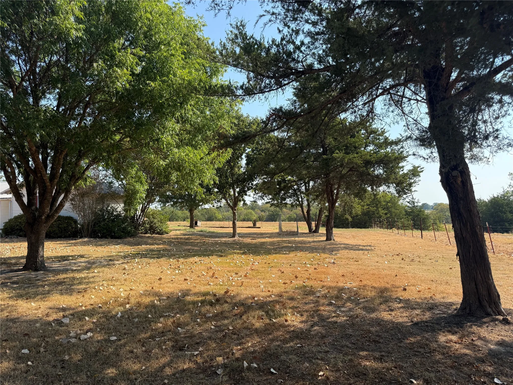 Single Family Residence For Sale in Fannin County , 1474 County Road 3370, Ladonia, Texas 75449, 2 Bedroom, 1 Bathroom, Garage spaces, 704 Sqft, built in 1940, mls#21389407, Real Estate Agent in Ladonia, Homes For Sale in Fannin county, Homes For Sale in Ladonia, Realtor in Ladonia Texas, Real Estate Brokerage Independent Realty Texas, Luminita Cordes Realtor