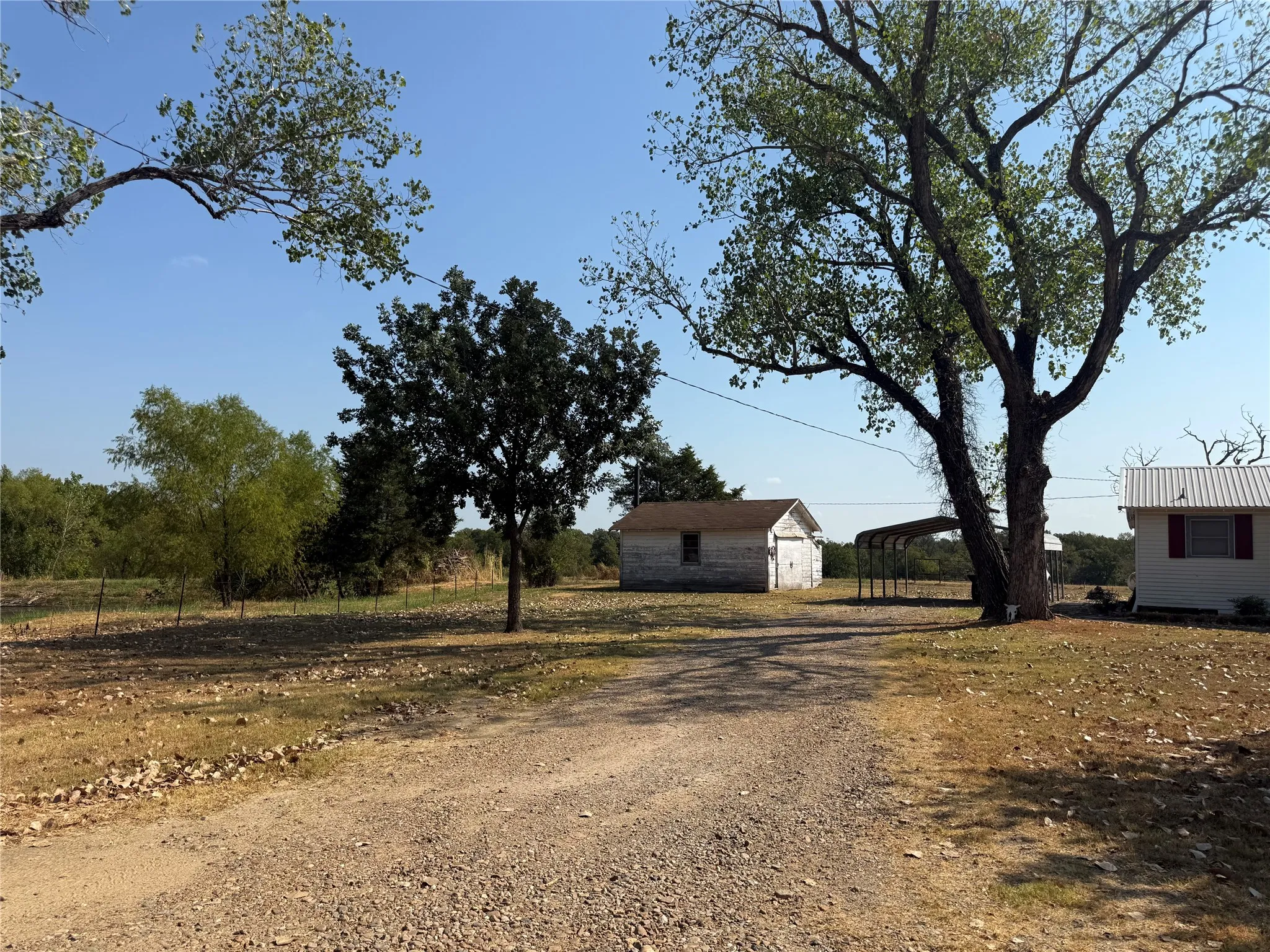 Single Family Residence For Sale in Fannin County , 1474 County Road 3370, Ladonia, Texas 75449, 2 Bedroom, 1 Bathroom, Garage spaces, 704 Sqft, built in 1940, mls#21389407, Real Estate Agent in Ladonia, Homes For Sale in Fannin county, Homes For Sale in Ladonia, Realtor in Ladonia Texas, Real Estate Brokerage Independent Realty Texas, Luminita Cordes Realtor