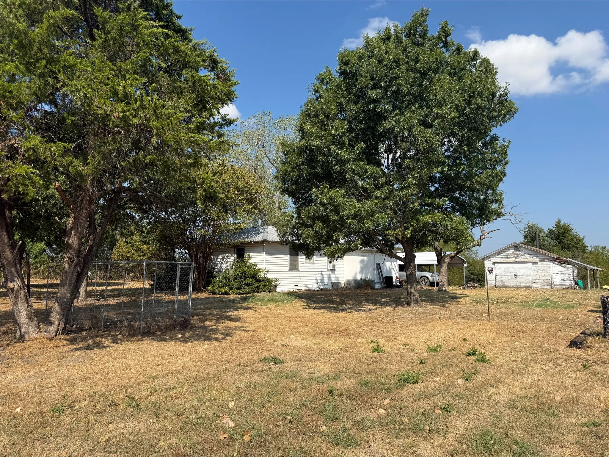 Single Family Residence For Sale in Fannin County , 1474 County Road 3370, Ladonia, Texas 75449, 2 Bedroom, 1 Bathroom, Garage spaces, 704 Sqft, built in 1940, mls#21389407, Real Estate Agent in Ladonia, Homes For Sale in Fannin county, Homes For Sale in Ladonia, Realtor in Ladonia Texas, Real Estate Brokerage Independent Realty Texas, Luminita Cordes Realtor
