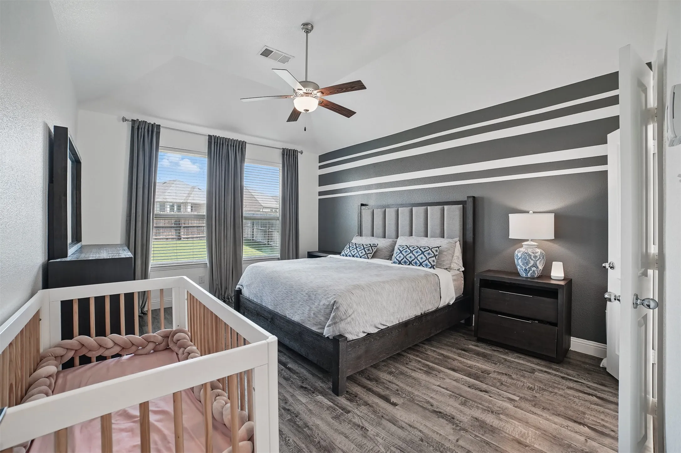 Single Family Residence For Sale in Kaufman County , 1306 Torrington Lane, Forney, Texas 75126, 4 Bedroom, 3 Bathroom, 2 Garage spaces, 3,009 Sqft, built in 2017, mls#21388152, Real Estate Agent in Forney, Homes For Sale in Kaufman county, Homes For Sale in Forney, Realtor in Forney Texas, Real Estate Brokerage Independent Realty Texas, Luminita Cordes Realtor