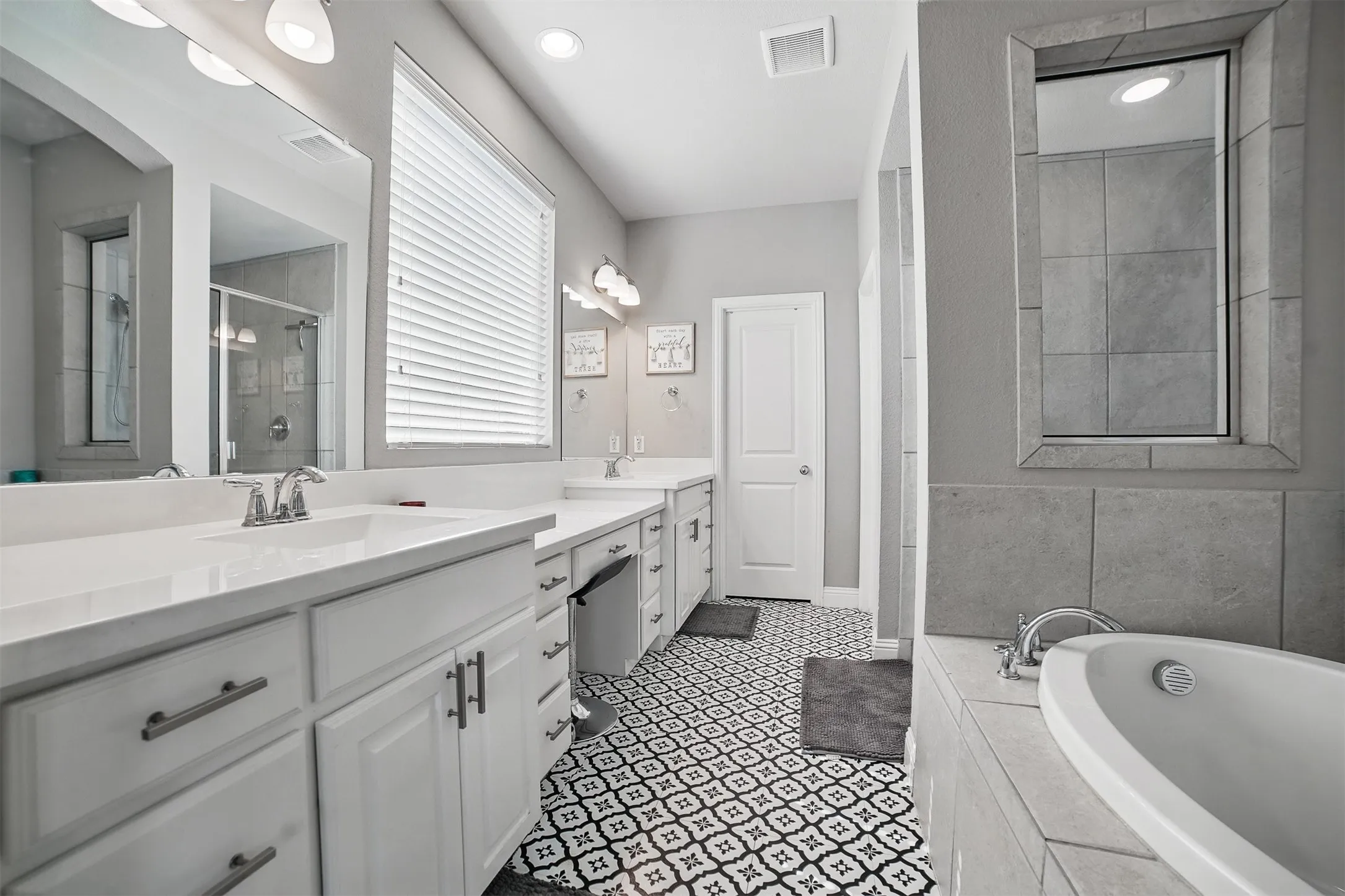 Single Family Residence For Sale in Kaufman County , 1306 Torrington Lane, Forney, Texas 75126, 4 Bedroom, 3 Bathroom, 2 Garage spaces, 3,009 Sqft, built in 2017, mls#21388152, Real Estate Agent in Forney, Homes For Sale in Kaufman county, Homes For Sale in Forney, Realtor in Forney Texas, Real Estate Brokerage Independent Realty Texas, Luminita Cordes Realtor