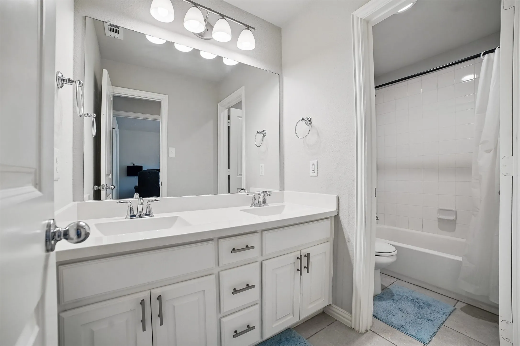 Single Family Residence For Sale in Kaufman County , 1306 Torrington Lane, Forney, Texas 75126, 4 Bedroom, 3 Bathroom, 2 Garage spaces, 3,009 Sqft, built in 2017, mls#21388152, Real Estate Agent in Forney, Homes For Sale in Kaufman county, Homes For Sale in Forney, Realtor in Forney Texas, Real Estate Brokerage Independent Realty Texas, Luminita Cordes Realtor