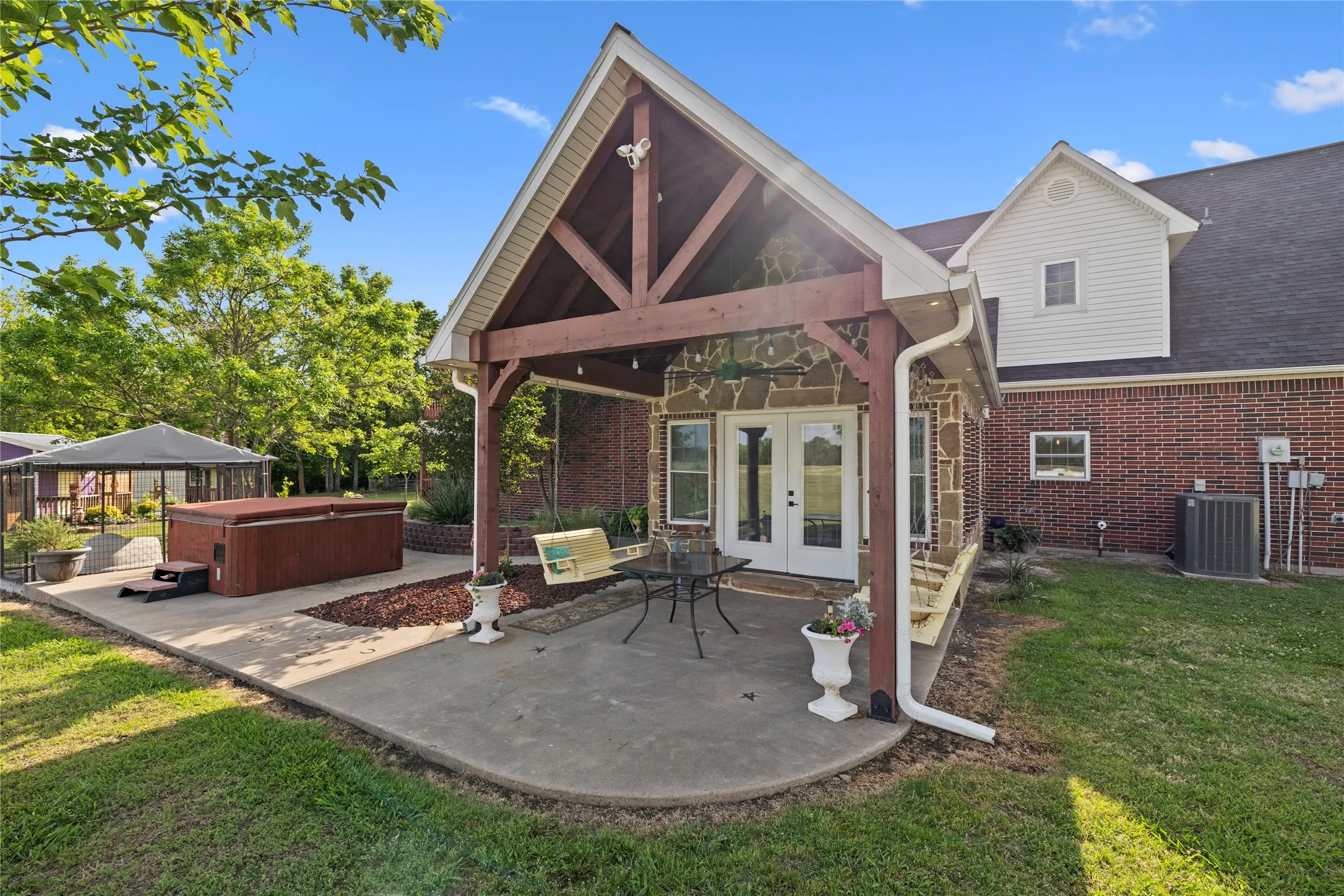 Single Family Residence For Sale in Fannin County , 7987 S State Highway 78 Highway, Leonard, Texas 75452, 3 Bedroom, 4 Bathroom, 2 Garage spaces, 2,753 Sqft, built in 2002, mls#21389497, Real Estate Agent in Leonard, Homes For Sale in Fannin county, Homes For Sale in Leonard, Realtor in Leonard Texas, Real Estate Brokerage Independent Realty Texas, Luminita Cordes Realtor