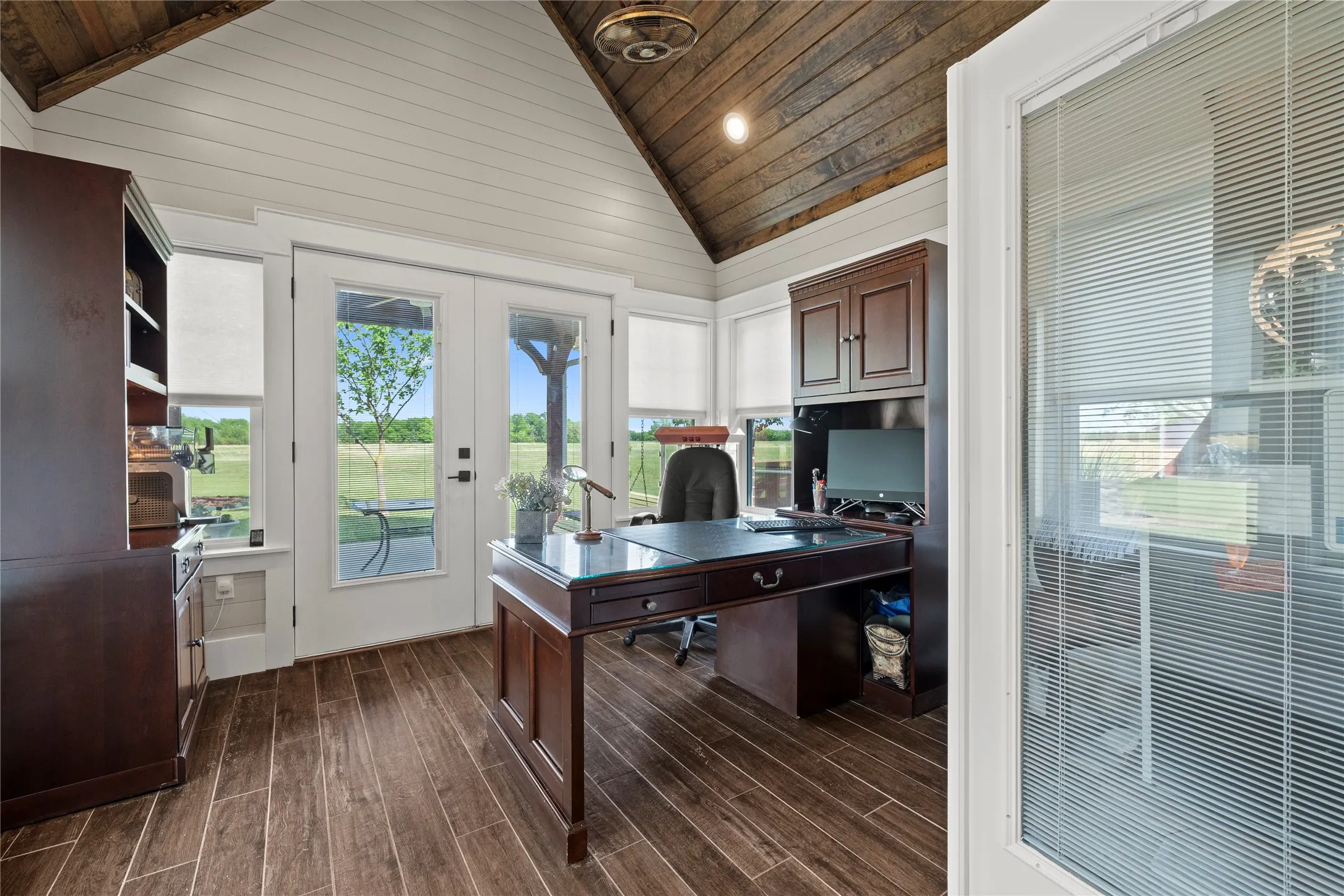 Single Family Residence For Sale in Fannin County , 7987 S State Highway 78 Highway, Leonard, Texas 75452, 3 Bedroom, 4 Bathroom, 2 Garage spaces, 2,753 Sqft, built in 2002, mls#21389497, Real Estate Agent in Leonard, Homes For Sale in Fannin county, Homes For Sale in Leonard, Realtor in Leonard Texas, Real Estate Brokerage Independent Realty Texas, Luminita Cordes Realtor