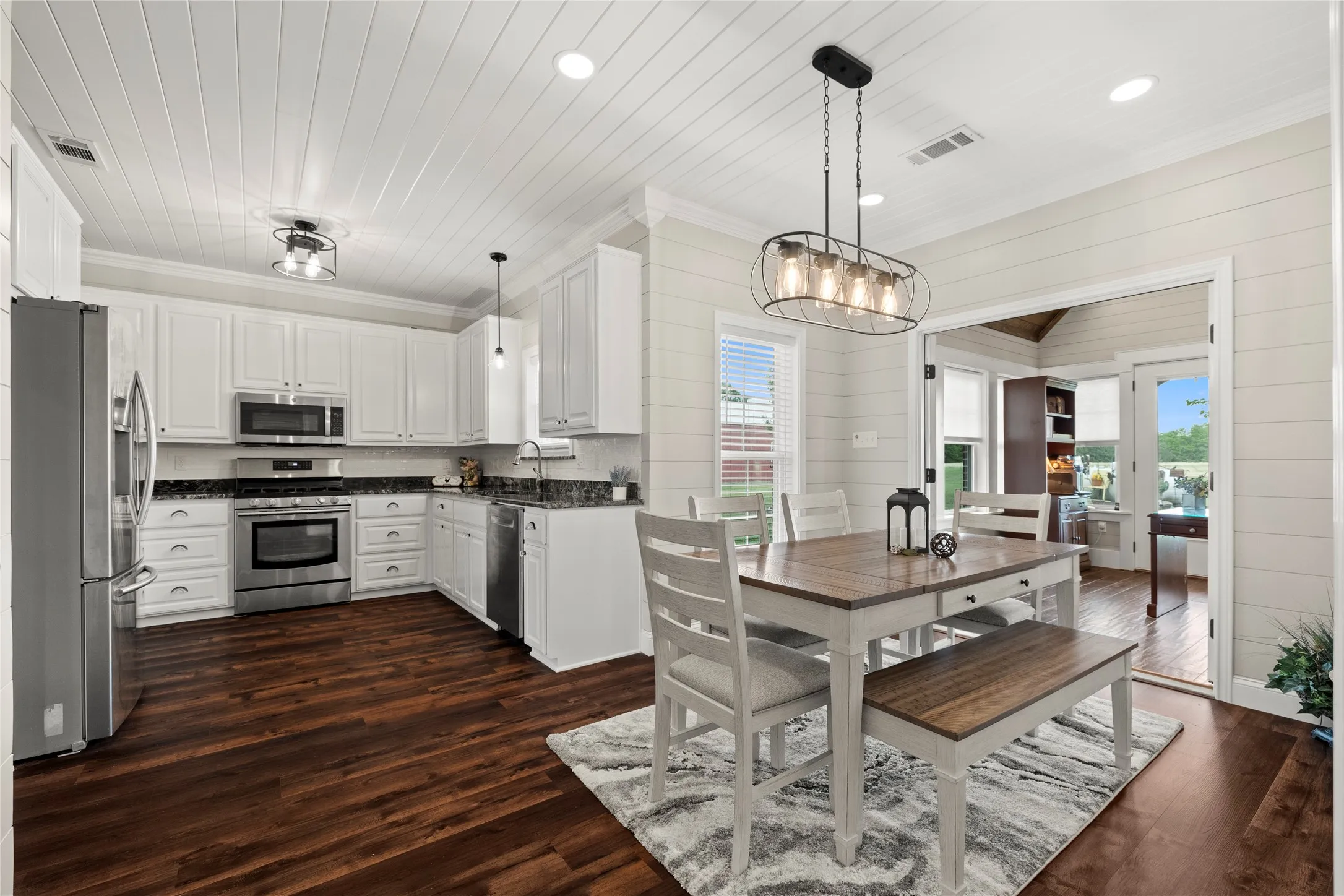 Single Family Residence For Sale in Fannin County , 7987 S State Highway 78 Highway, Leonard, Texas 75452, 3 Bedroom, 4 Bathroom, 2 Garage spaces, 2,753 Sqft, built in 2002, mls#21389497, Real Estate Agent in Leonard, Homes For Sale in Fannin county, Homes For Sale in Leonard, Realtor in Leonard Texas, Real Estate Brokerage Independent Realty Texas, Luminita Cordes Realtor
