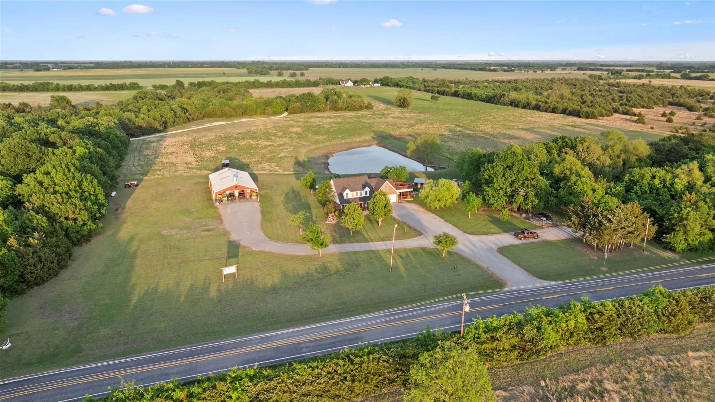 Single Family Residence For Sale in Fannin County , 7987 S State Highway 78 Highway, Leonard, Texas 75452, 3 Bedroom, 4 Bathroom, 2 Garage spaces, 2,753 Sqft, built in 2002, mls#21389497, Real Estate Agent in Leonard, Homes For Sale in Fannin county, Homes For Sale in Leonard, Realtor in Leonard Texas, Real Estate Brokerage Independent Realty Texas, Luminita Cordes Realtor