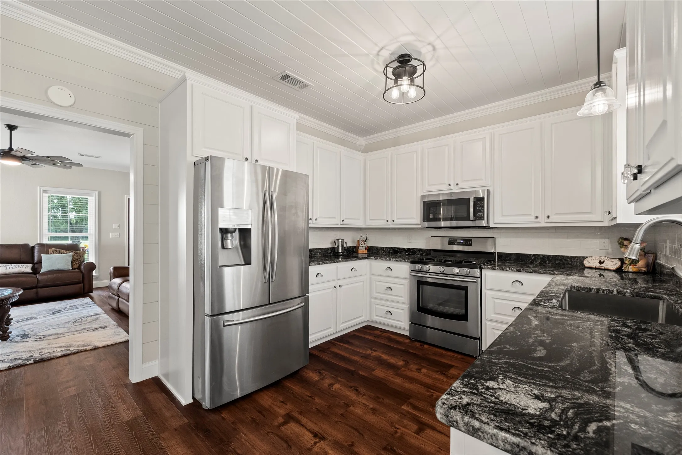Single Family Residence For Sale in Fannin County , 7987 S State Highway 78 Highway, Leonard, Texas 75452, 3 Bedroom, 4 Bathroom, 2 Garage spaces, 2,753 Sqft, built in 2002, mls#21389497, Real Estate Agent in Leonard, Homes For Sale in Fannin county, Homes For Sale in Leonard, Realtor in Leonard Texas, Real Estate Brokerage Independent Realty Texas, Luminita Cordes Realtor