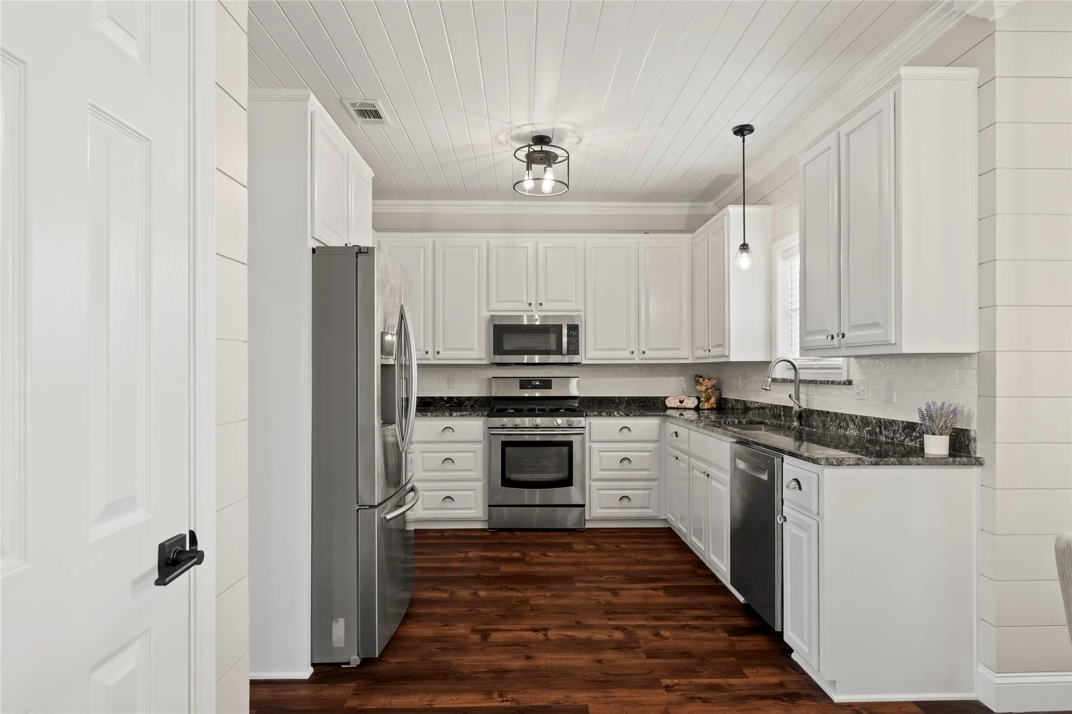 Single Family Residence For Sale in Fannin County , 7987 S State Highway 78 Highway, Leonard, Texas 75452, 3 Bedroom, 4 Bathroom, 2 Garage spaces, 2,753 Sqft, built in 2002, mls#21389497, Real Estate Agent in Leonard, Homes For Sale in Fannin county, Homes For Sale in Leonard, Realtor in Leonard Texas, Real Estate Brokerage Independent Realty Texas, Luminita Cordes Realtor