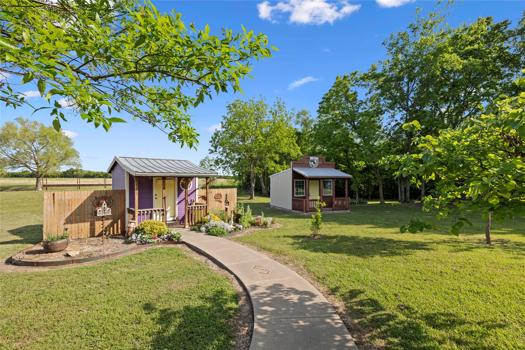 Single Family Residence For Sale in Fannin County , 7987 S State Highway 78 Highway, Leonard, Texas 75452, 3 Bedroom, 4 Bathroom, 2 Garage spaces, 2,753 Sqft, built in 2002, mls#21389497, Real Estate Agent in Leonard, Homes For Sale in Fannin county, Homes For Sale in Leonard, Realtor in Leonard Texas, Real Estate Brokerage Independent Realty Texas, Luminita Cordes Realtor