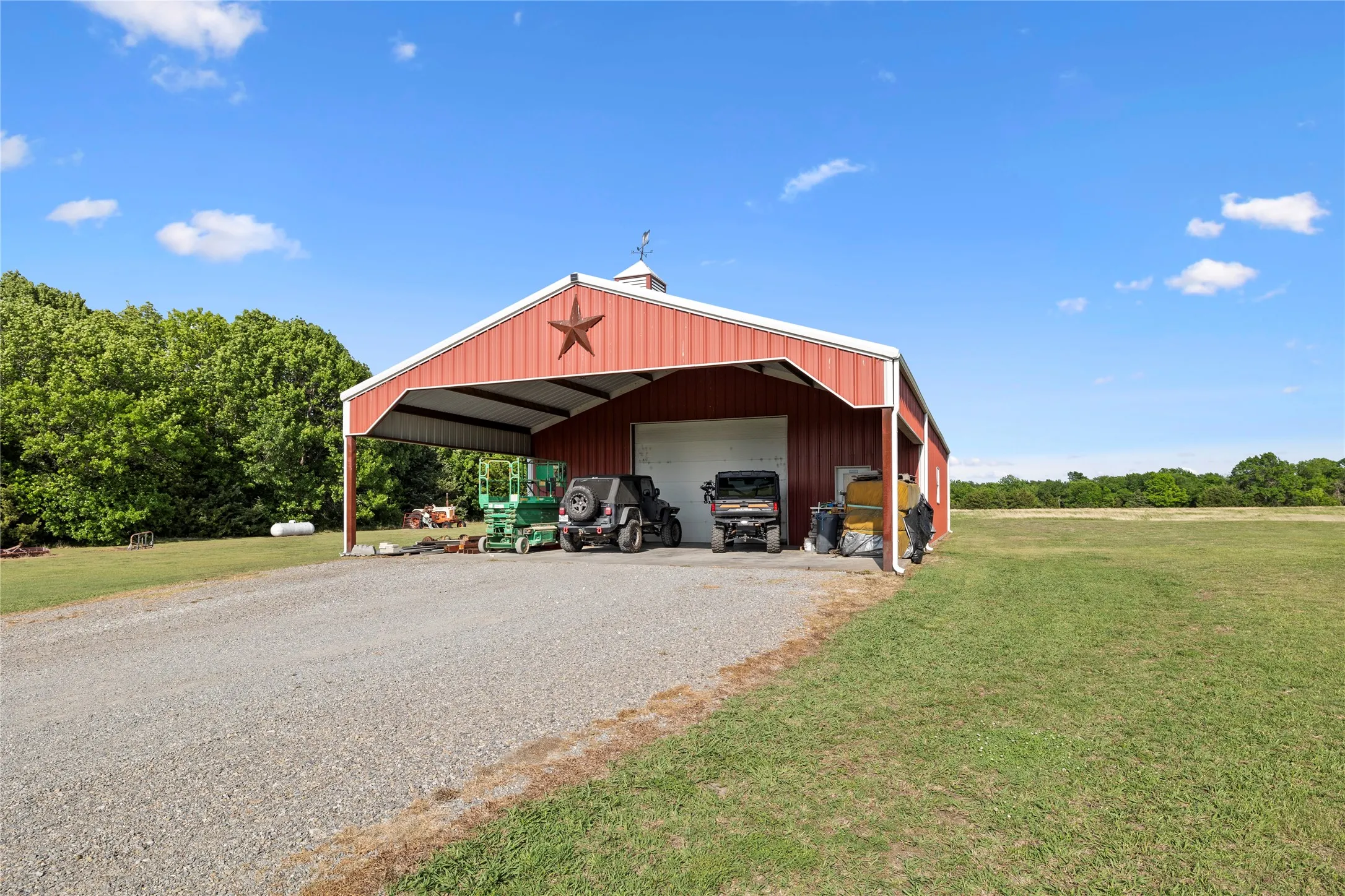 Single Family Residence For Sale in Fannin County , 7987 S State Highway 78 Highway, Leonard, Texas 75452, 3 Bedroom, 4 Bathroom, 2 Garage spaces, 2,753 Sqft, built in 2002, mls#21389497, Real Estate Agent in Leonard, Homes For Sale in Fannin county, Homes For Sale in Leonard, Realtor in Leonard Texas, Real Estate Brokerage Independent Realty Texas, Luminita Cordes Realtor