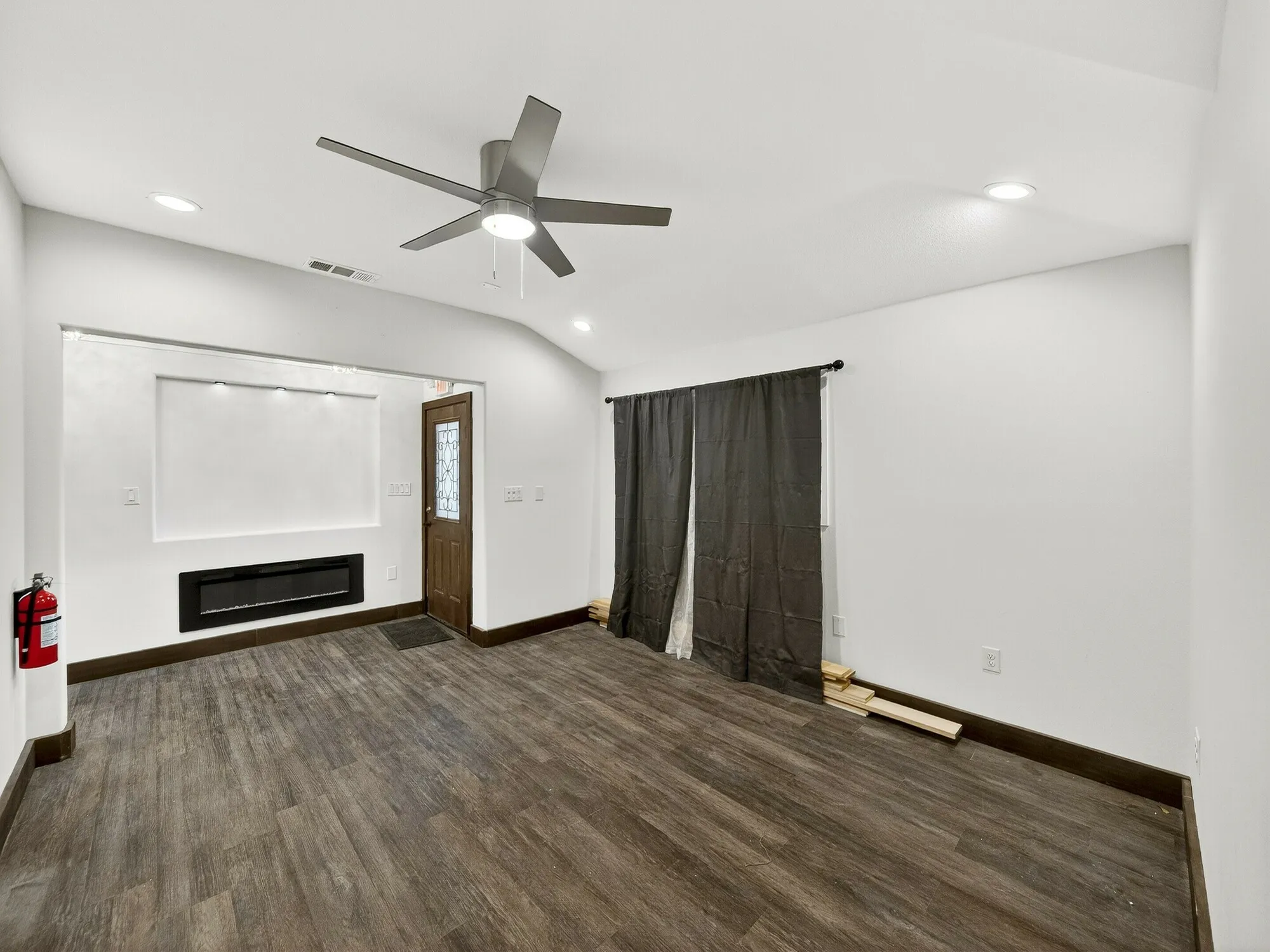 Office For Rent in Collin County , 213 Mckinney Avenue, Princeton, Texas 75407, 0, 0, Garage spaces, 0 Sqft, built in 1952, mls#21389499, Real Estate Agent in Princeton, Homes For Rent in Collin county, Homes For Rent in Princeton, Realtor in Princeton Texas, Real Estate Brokerage Independent Realty Texas, Luminita Cordes Realtor