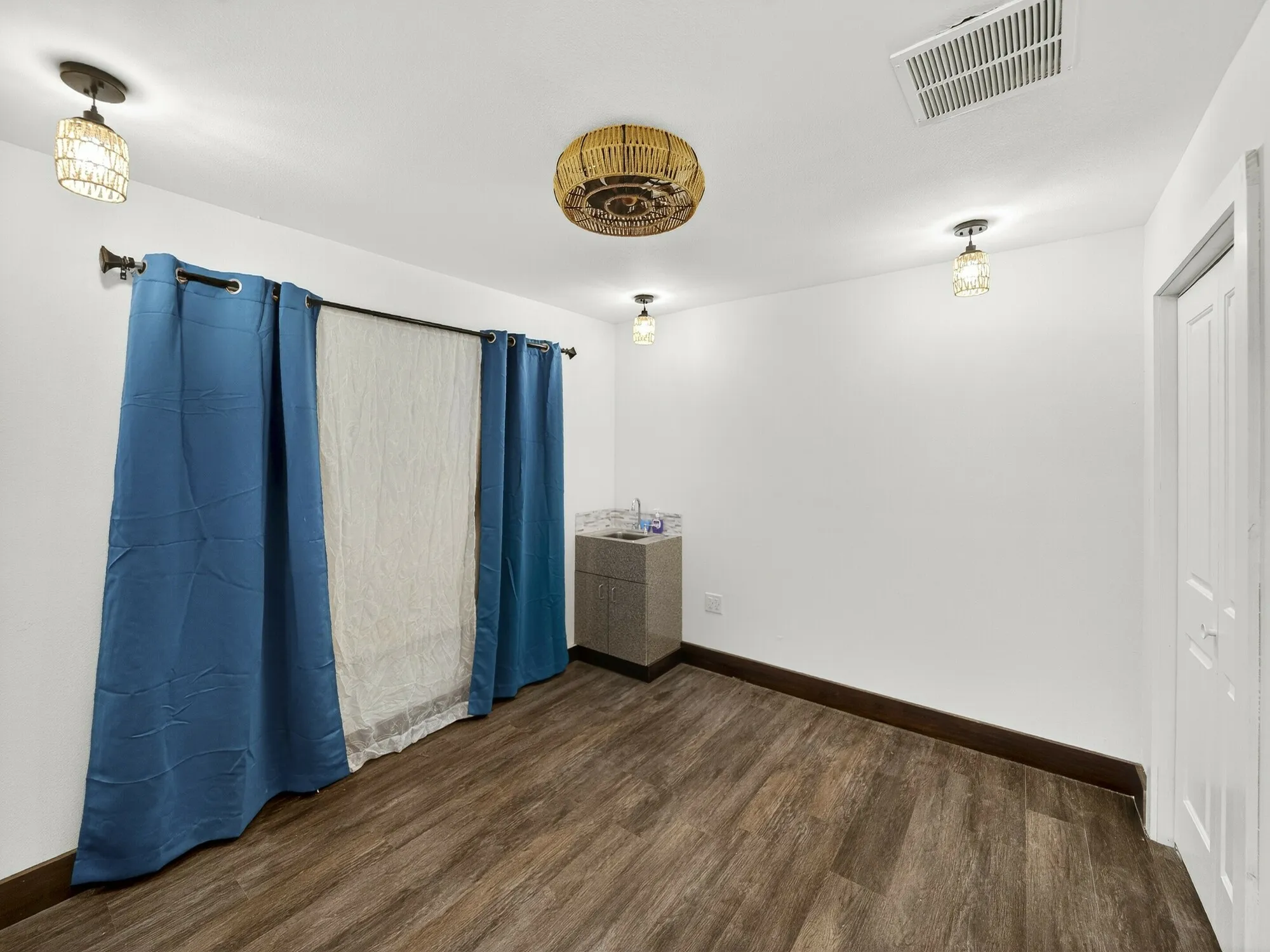 Office For Rent in Collin County , 213 Mckinney Avenue, Princeton, Texas 75407, 0, 0, Garage spaces, 0 Sqft, built in 1952, mls#21389499, Real Estate Agent in Princeton, Homes For Rent in Collin county, Homes For Rent in Princeton, Realtor in Princeton Texas, Real Estate Brokerage Independent Realty Texas, Luminita Cordes Realtor