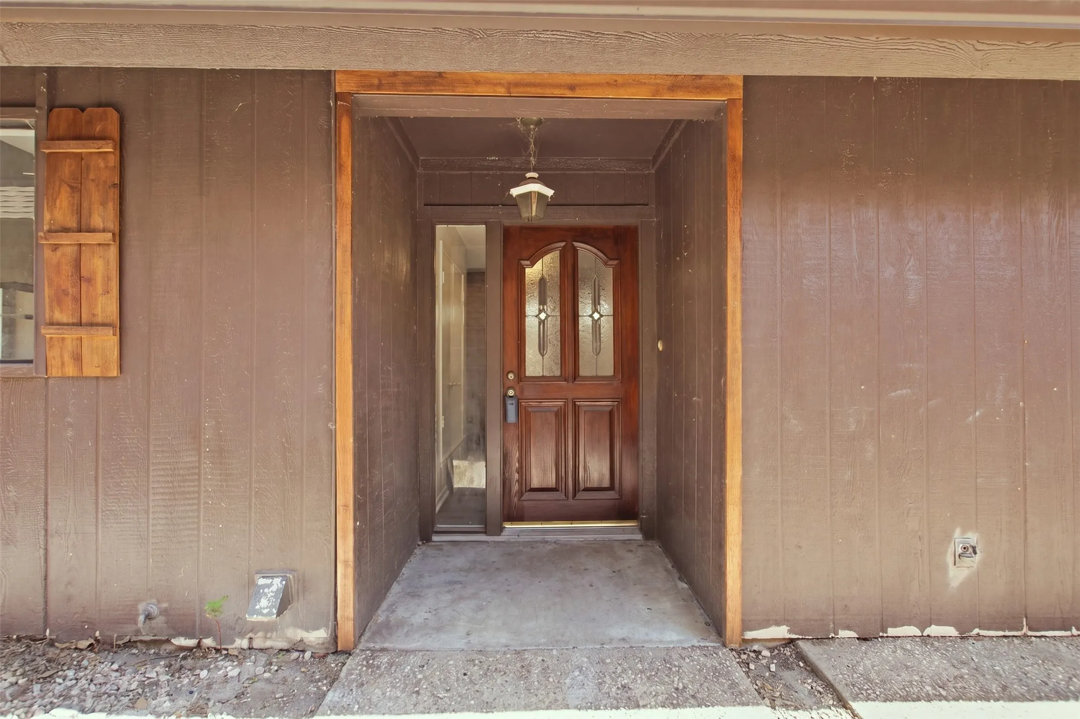 Single Family Residence For Sale in Tarrant County , 2202 Green Gate Drive, Arlington, Texas 76012, 3 Bedroom, 2 Bathroom, Garage spaces, 1,651 Sqft, built in 1976, mls#21388790, Real Estate Agent in Arlington, Homes For Sale in Tarrant county, Homes For Sale in Arlington, Realtor in Arlington Texas, Real Estate Brokerage Independent Realty Texas, Luminita Cordes Realtor