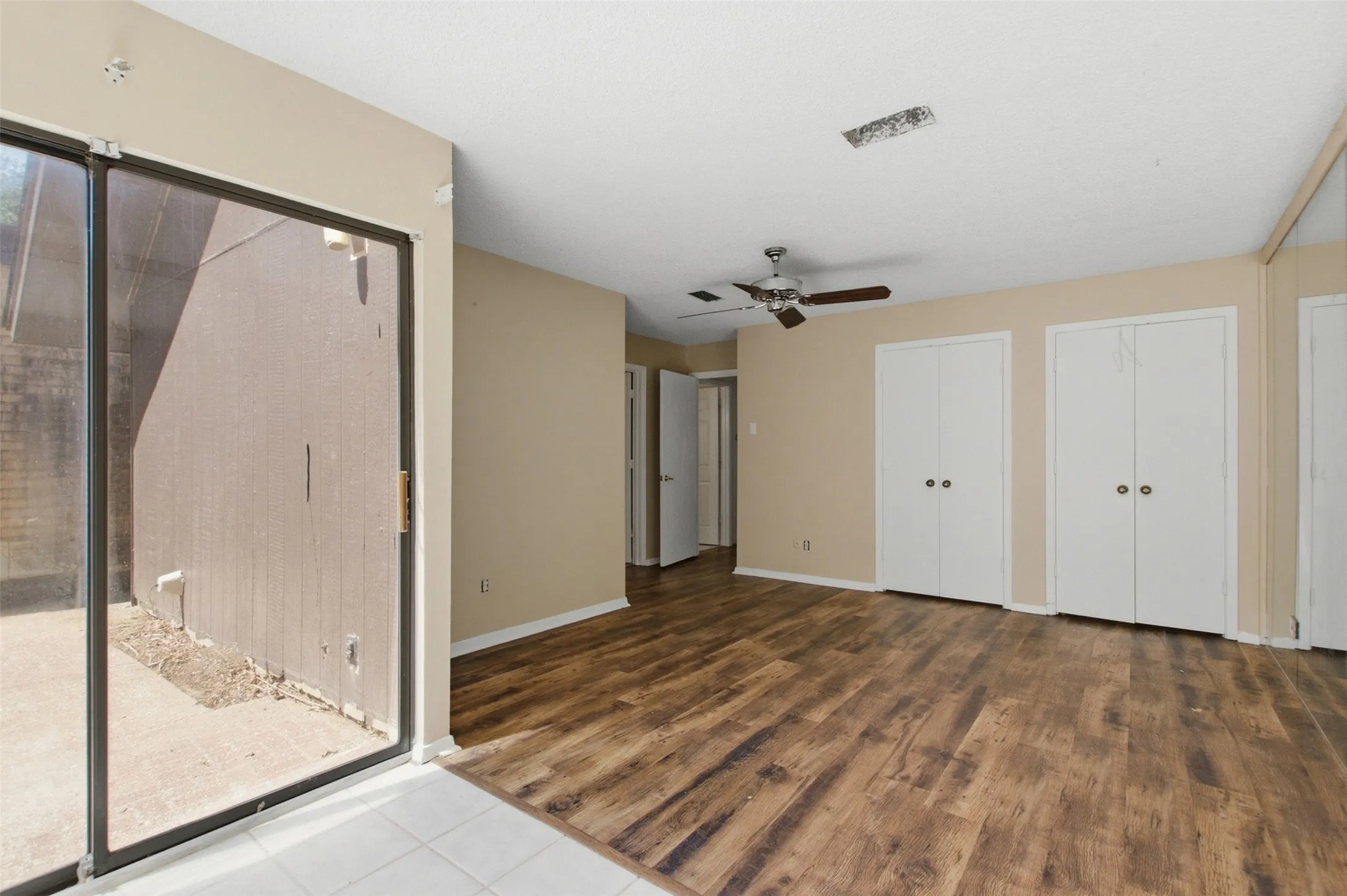 Single Family Residence For Sale in Tarrant County , 2202 Green Gate Drive, Arlington, Texas 76012, 3 Bedroom, 2 Bathroom, Garage spaces, 1,651 Sqft, built in 1976, mls#21388790, Real Estate Agent in Arlington, Homes For Sale in Tarrant county, Homes For Sale in Arlington, Realtor in Arlington Texas, Real Estate Brokerage Independent Realty Texas, Luminita Cordes Realtor