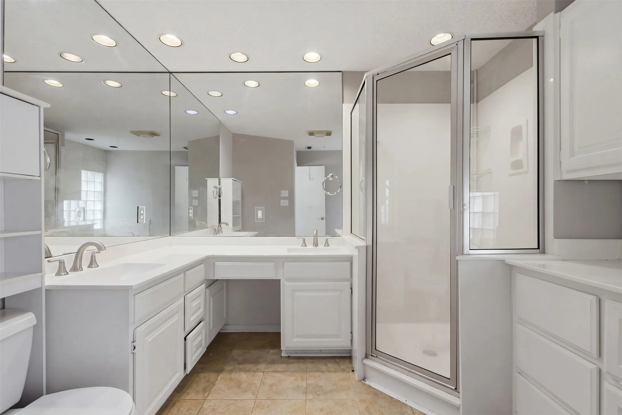 Single Family Residence For Sale in Tarrant County , 2202 Green Gate Drive, Arlington, Texas 76012, 3 Bedroom, 2 Bathroom, Garage spaces, 1,651 Sqft, built in 1976, mls#21388790, Real Estate Agent in Arlington, Homes For Sale in Tarrant county, Homes For Sale in Arlington, Realtor in Arlington Texas, Real Estate Brokerage Independent Realty Texas, Luminita Cordes Realtor