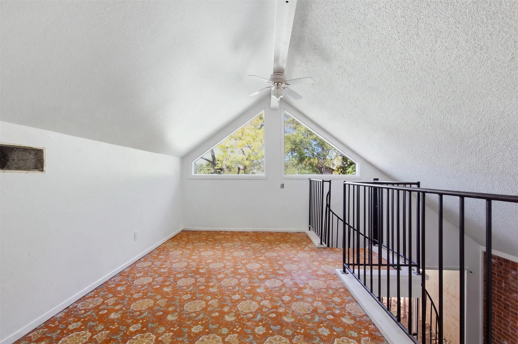 Single Family Residence For Sale in Tarrant County , 2202 Green Gate Drive, Arlington, Texas 76012, 3 Bedroom, 2 Bathroom, Garage spaces, 1,651 Sqft, built in 1976, mls#21388790, Real Estate Agent in Arlington, Homes For Sale in Tarrant county, Homes For Sale in Arlington, Realtor in Arlington Texas, Real Estate Brokerage Independent Realty Texas, Luminita Cordes Realtor