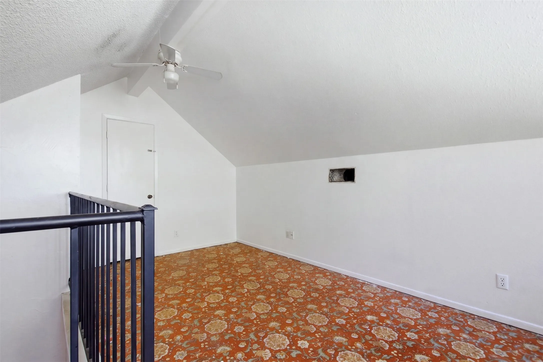Single Family Residence For Sale in Tarrant County , 2202 Green Gate Drive, Arlington, Texas 76012, 3 Bedroom, 2 Bathroom, Garage spaces, 1,651 Sqft, built in 1976, mls#21388790, Real Estate Agent in Arlington, Homes For Sale in Tarrant county, Homes For Sale in Arlington, Realtor in Arlington Texas, Real Estate Brokerage Independent Realty Texas, Luminita Cordes Realtor